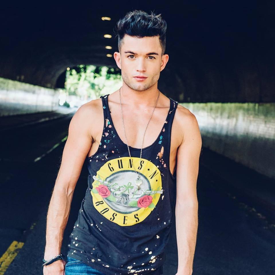 actor Chris Trousdale large photo