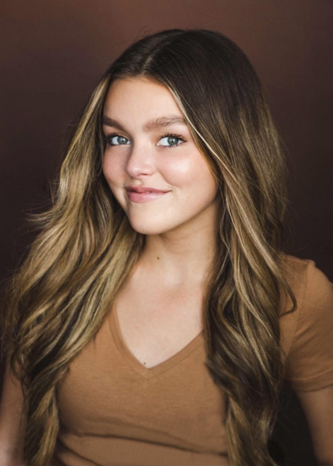 actor Cami Carver large photo