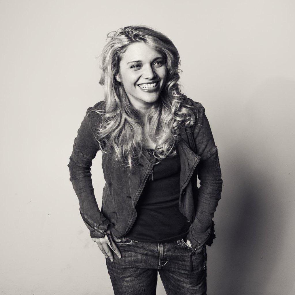 actor Mallory Everton large photo