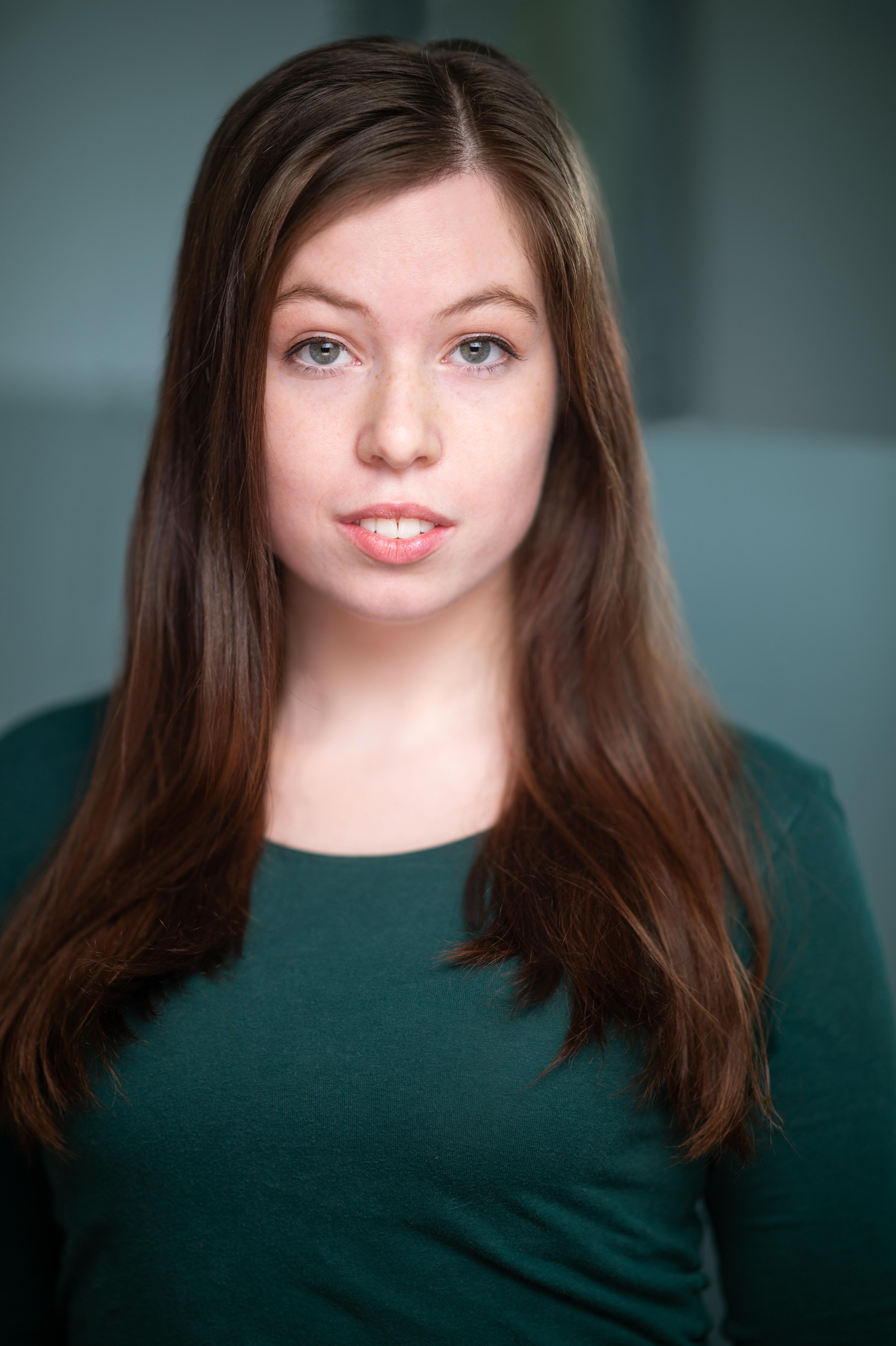 actor Ella DeVito large photo