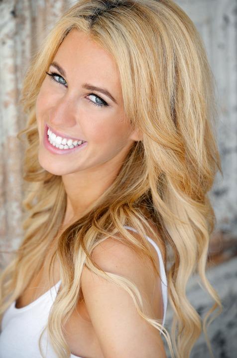 actor Jennifer Bond large photo