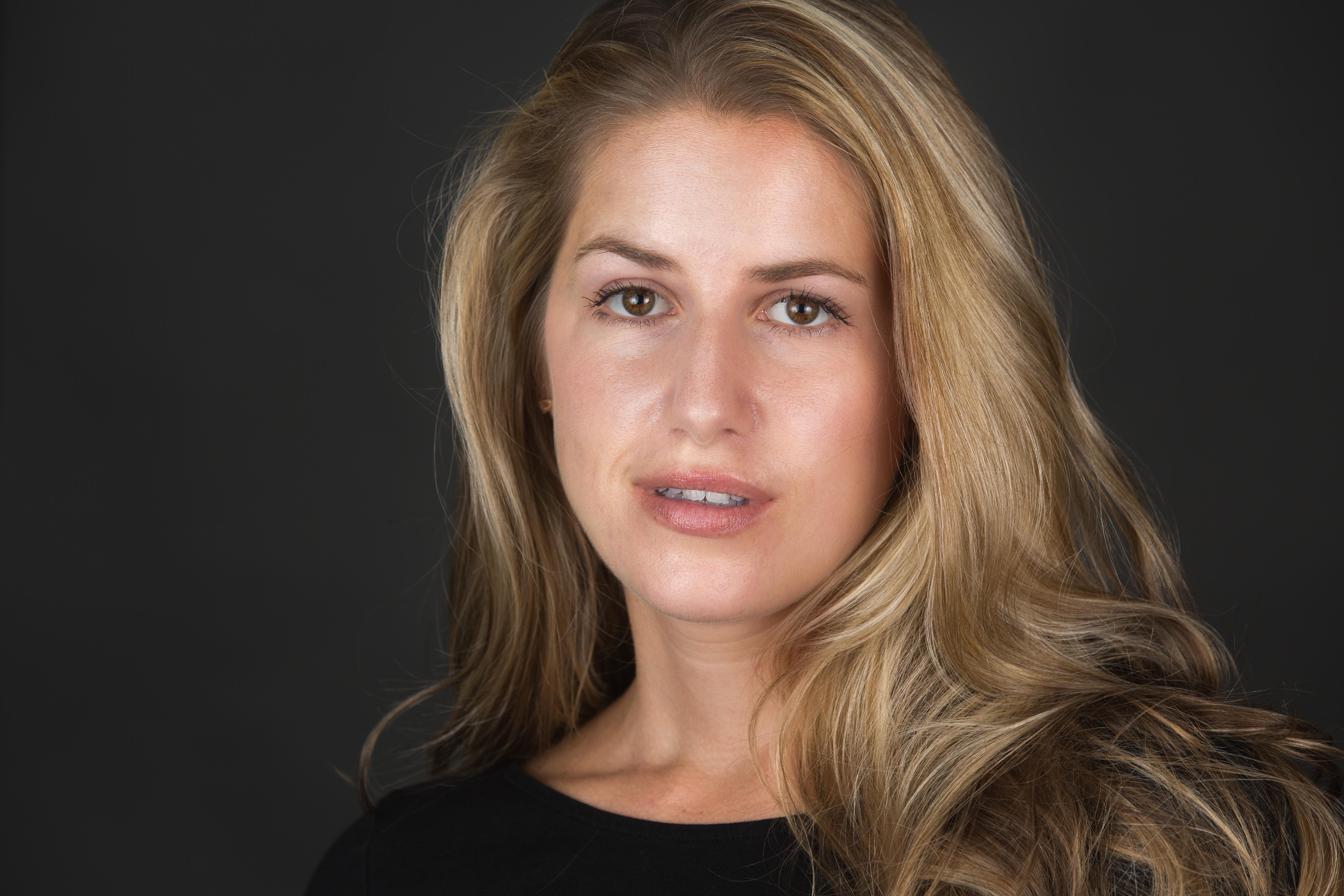 actor Kathryn Schneider large photo