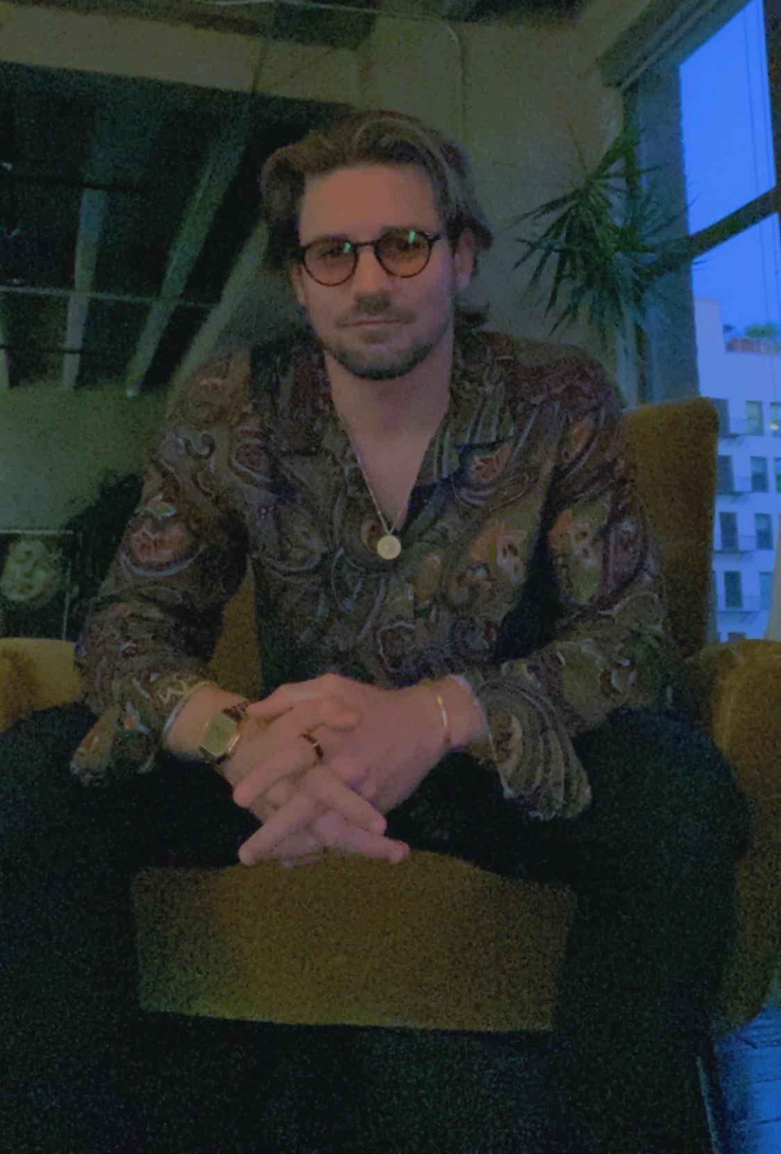 actor Alev Aydin large photo