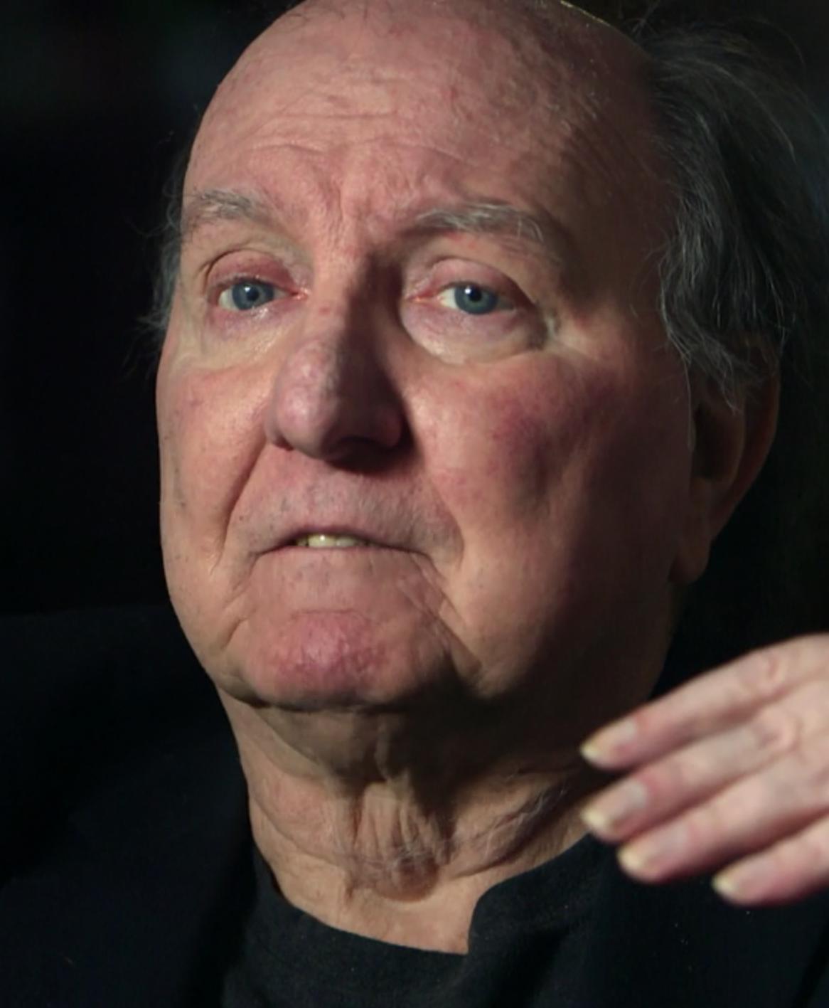 actor Wayne Barrett large photo