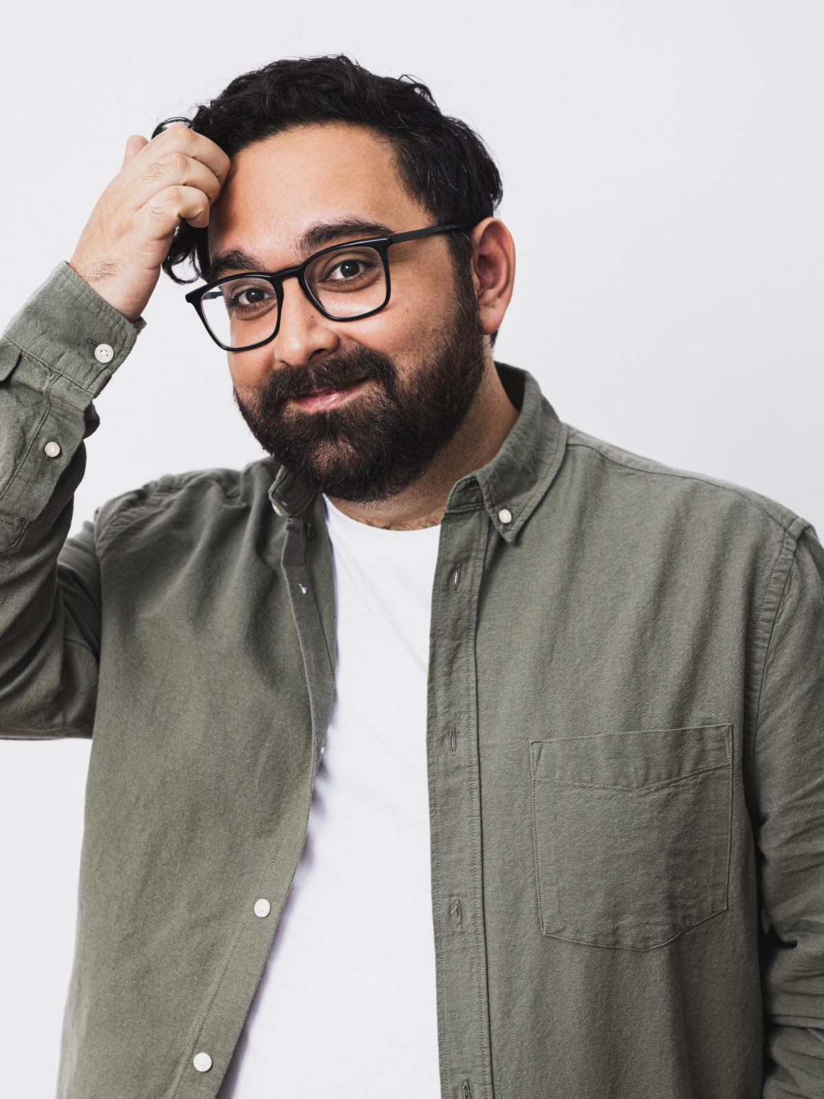 actor Izad Etemadi large photo