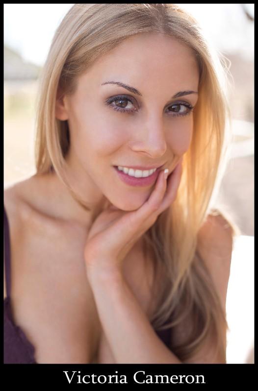 actor Victoria Viveiros large photo