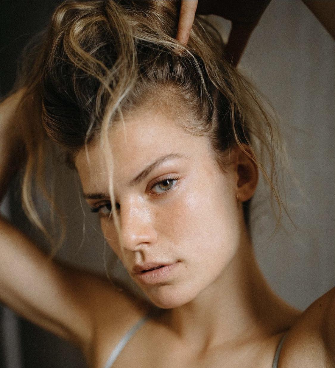 actor Kelley Missal large photo