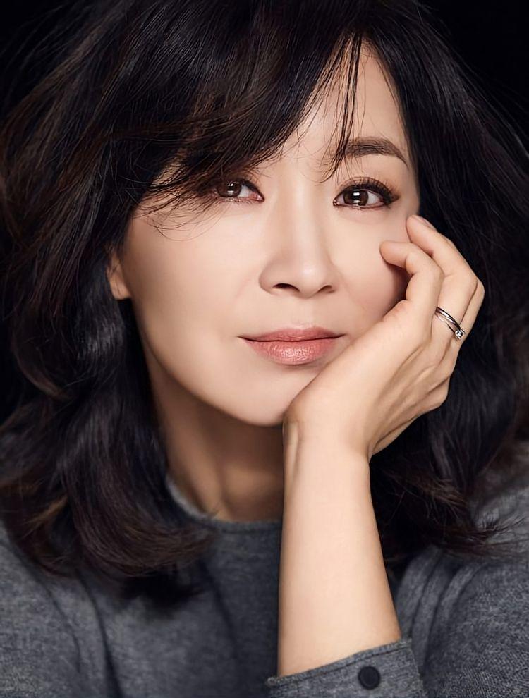 actor Yoon Yoo-sun large photo actor Yoon Yoo-sun large photo