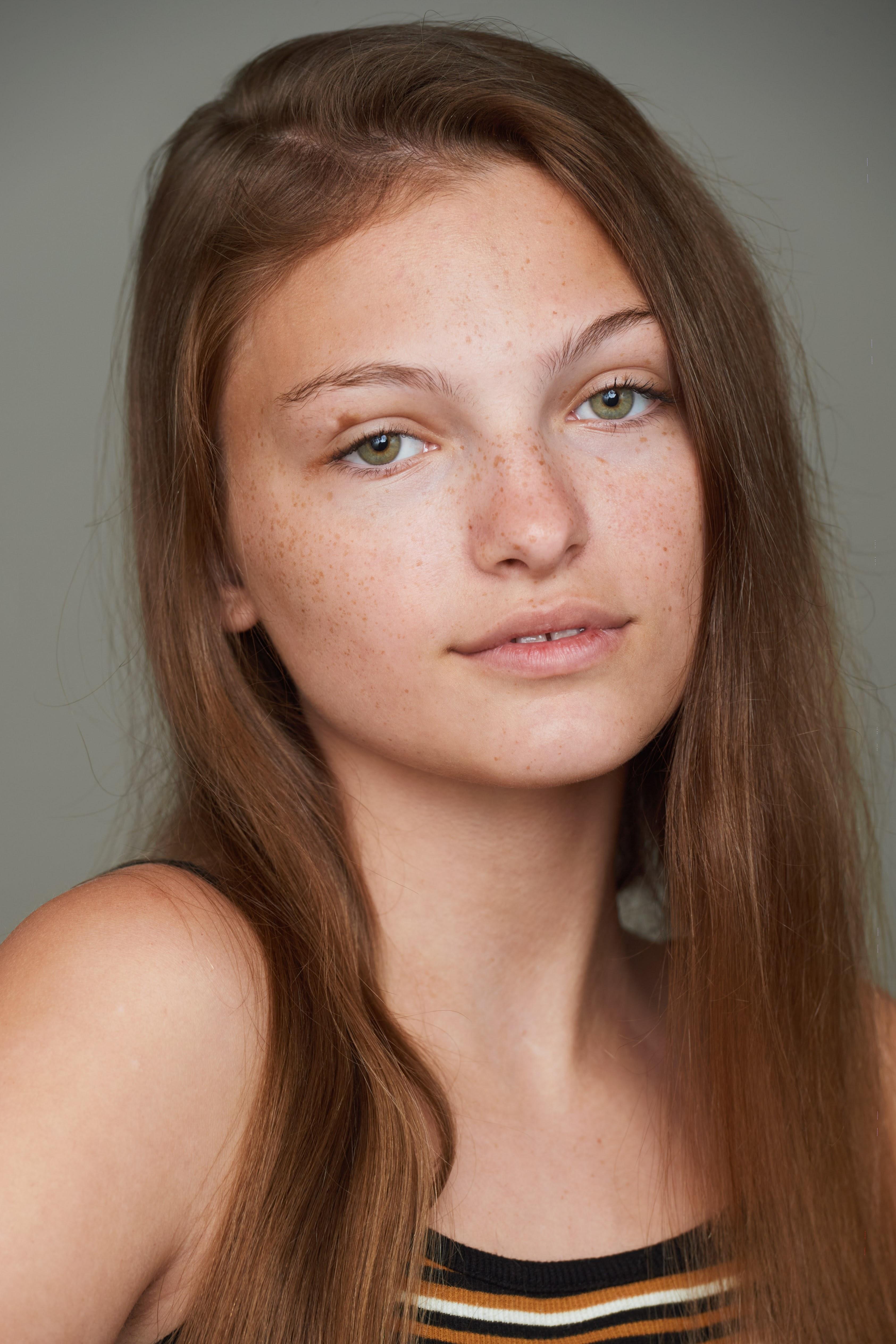 actor Ashleigh Nutt large photo