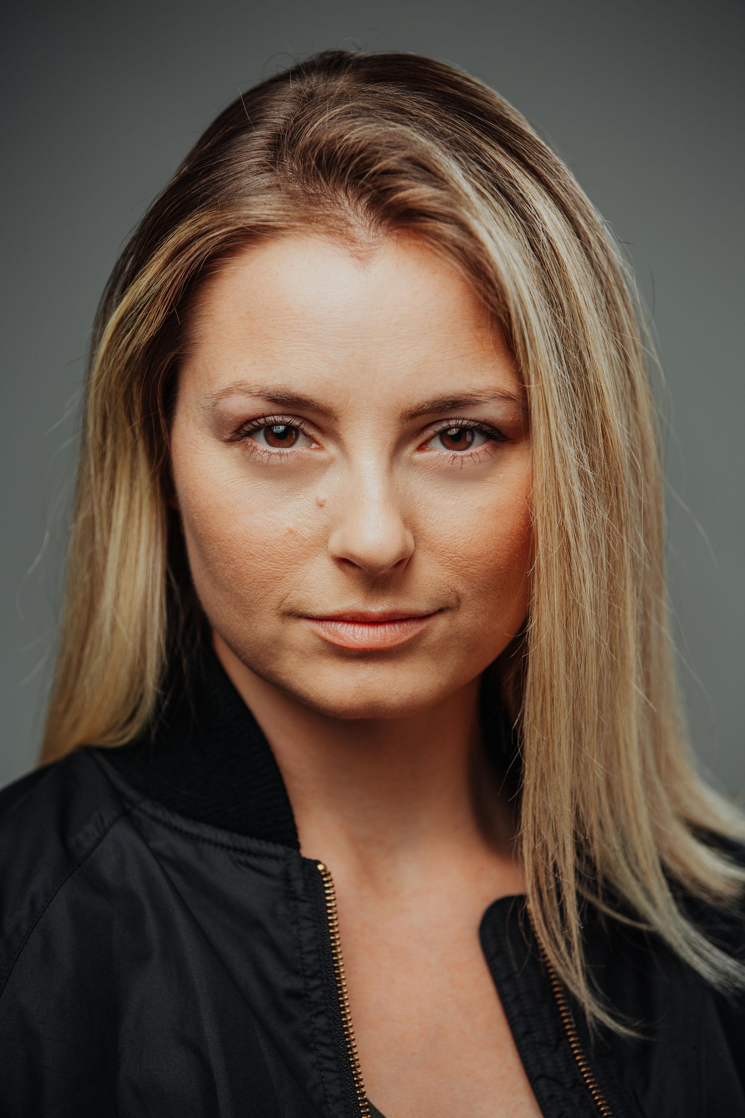 actor Caitlin Burt large photo