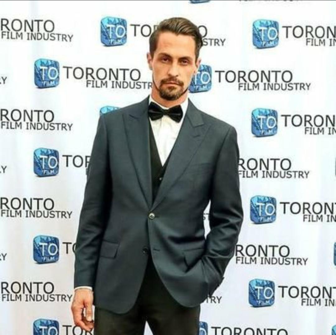 actor Gavin R. Downes large photo