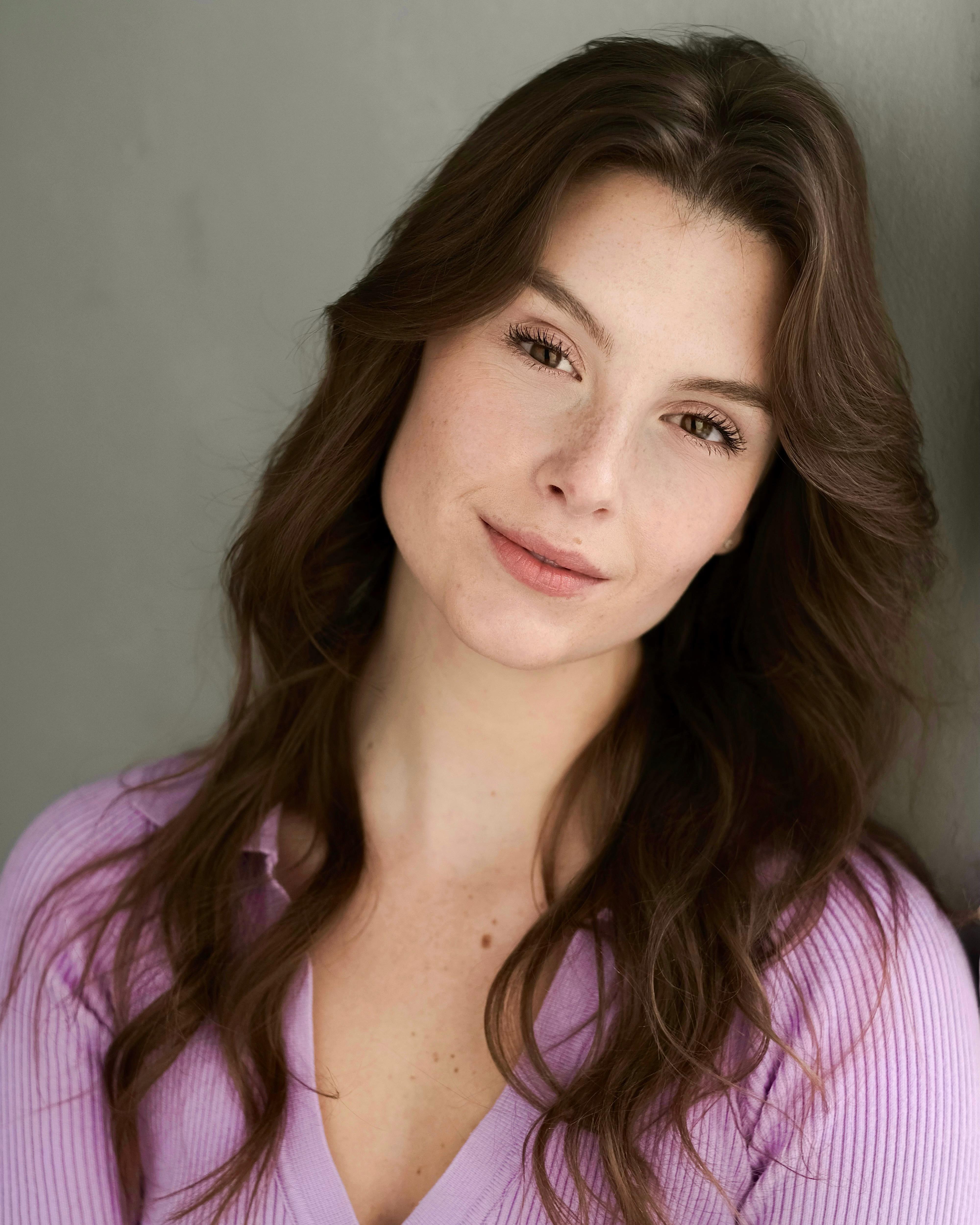 actor Tara Berwin large photo