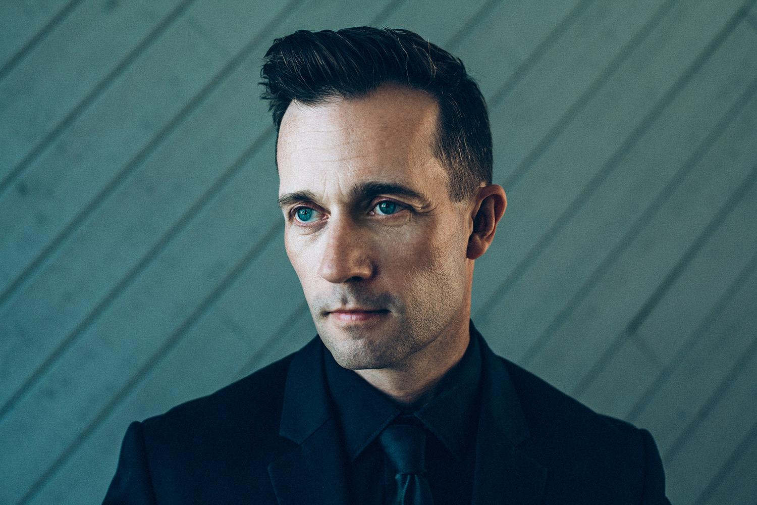 actor Johnny Hawkes large photo