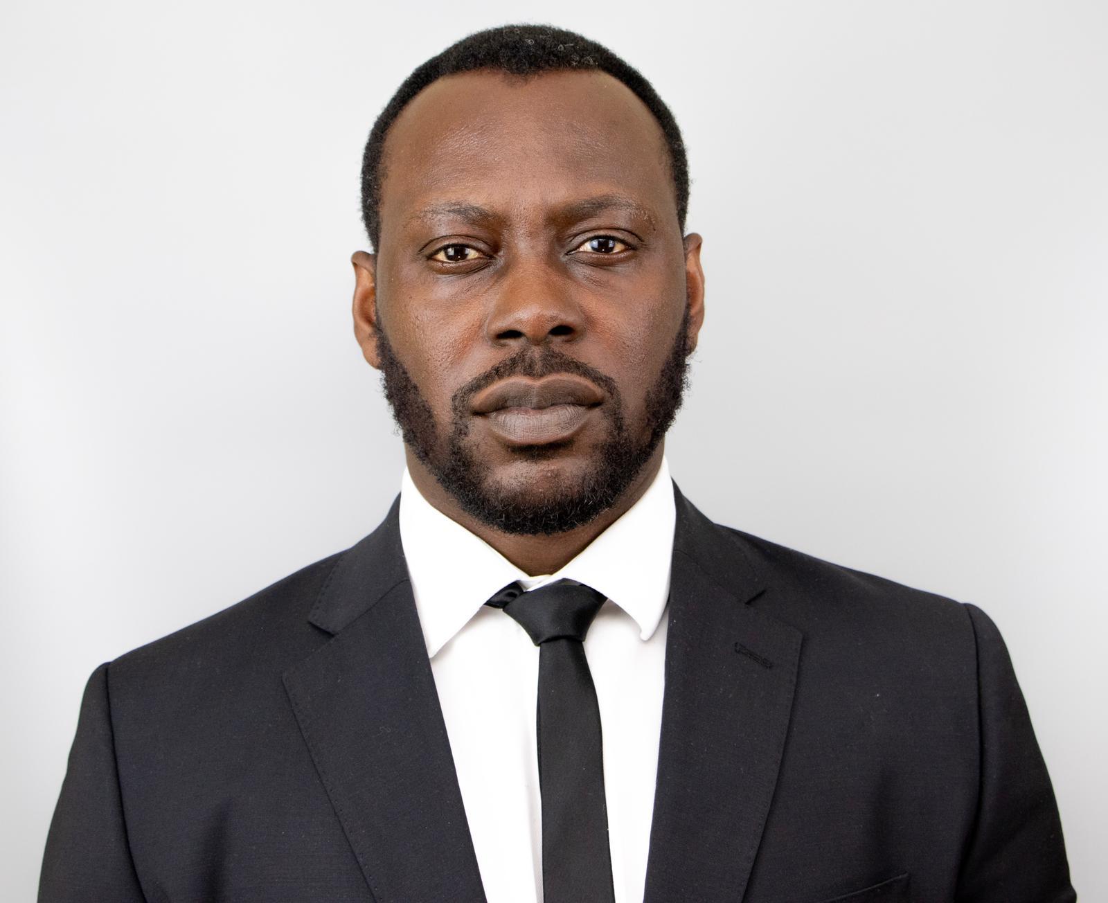 actor Edward Apeagyei large photo