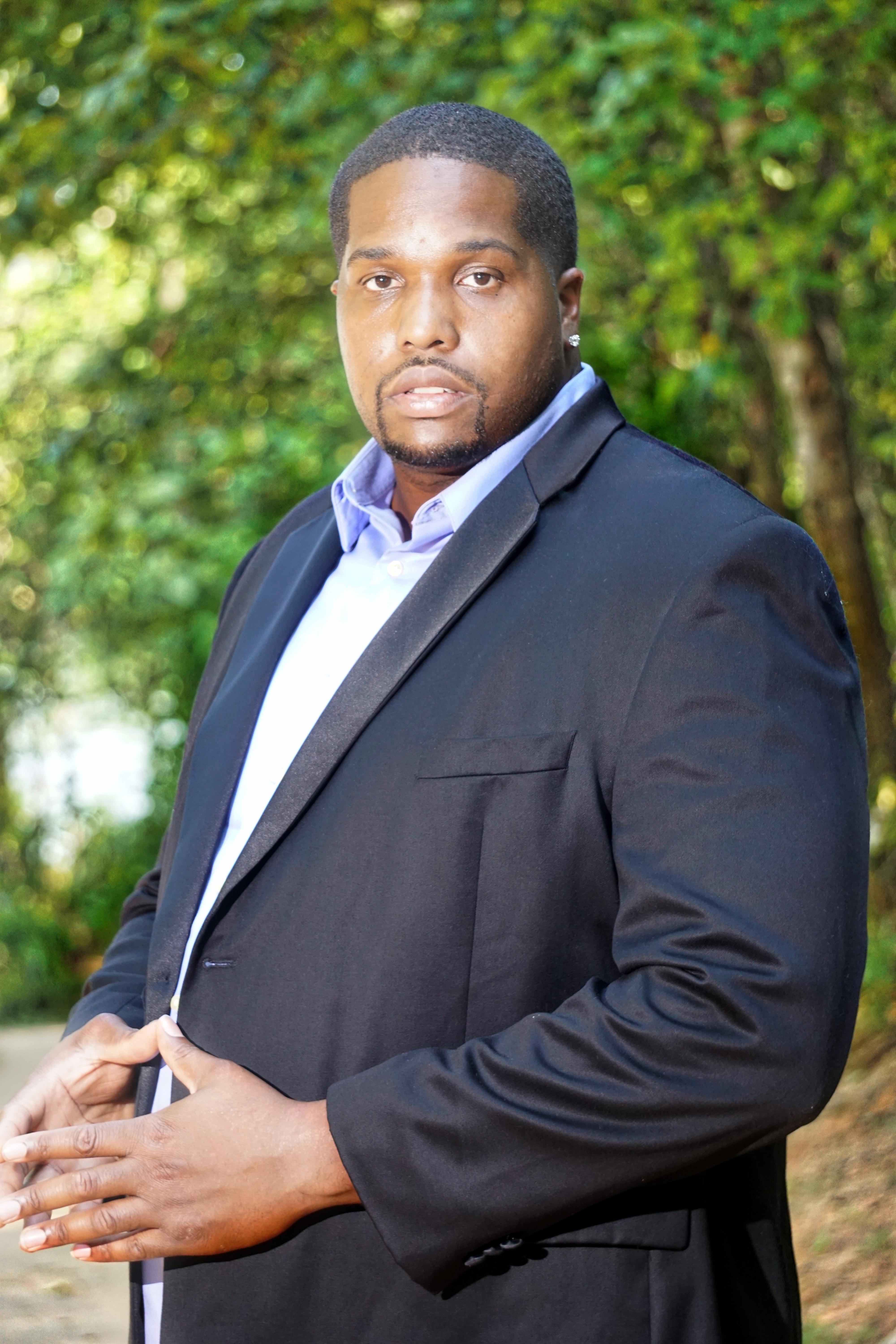 actor Robert Rsmooth Bishop large photo