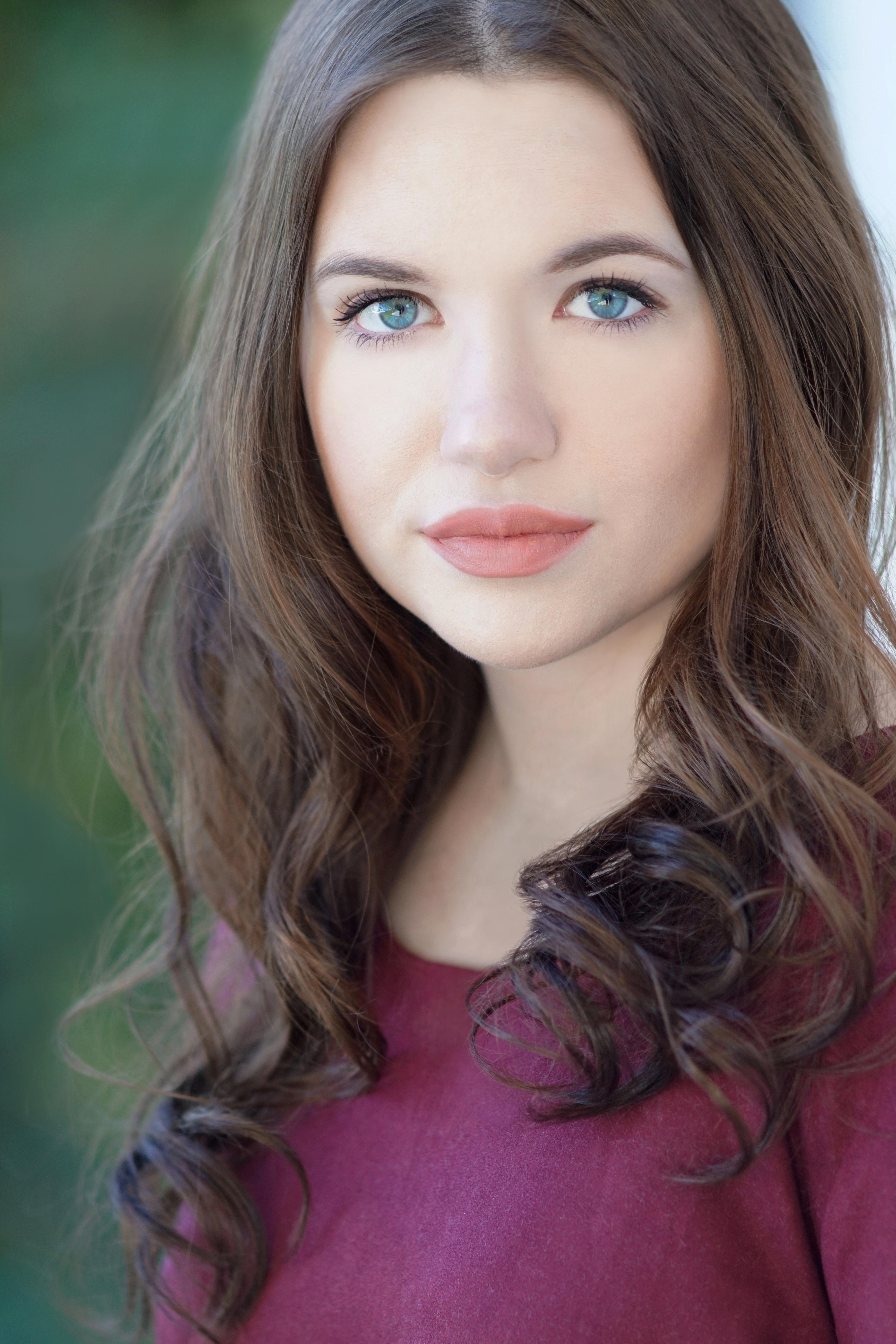 actor Mia Ford large photo