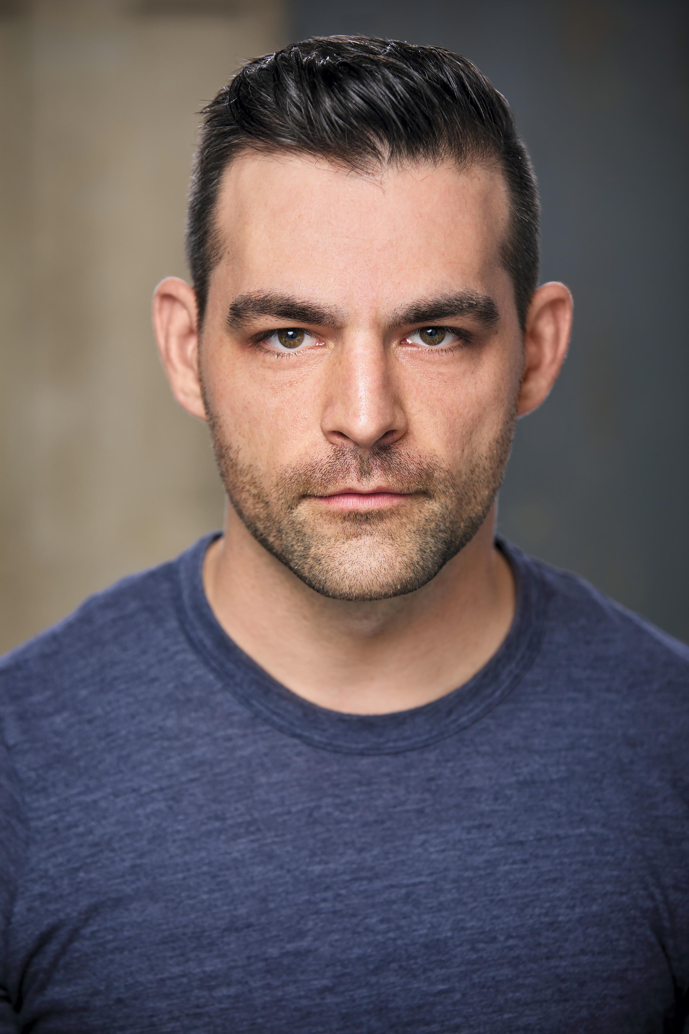 actor Dennis Friebe large photo