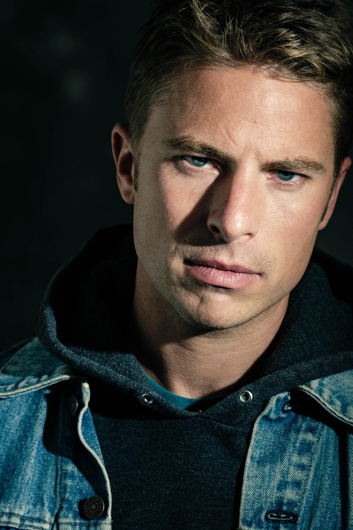 actor Matthew Smalley large photo