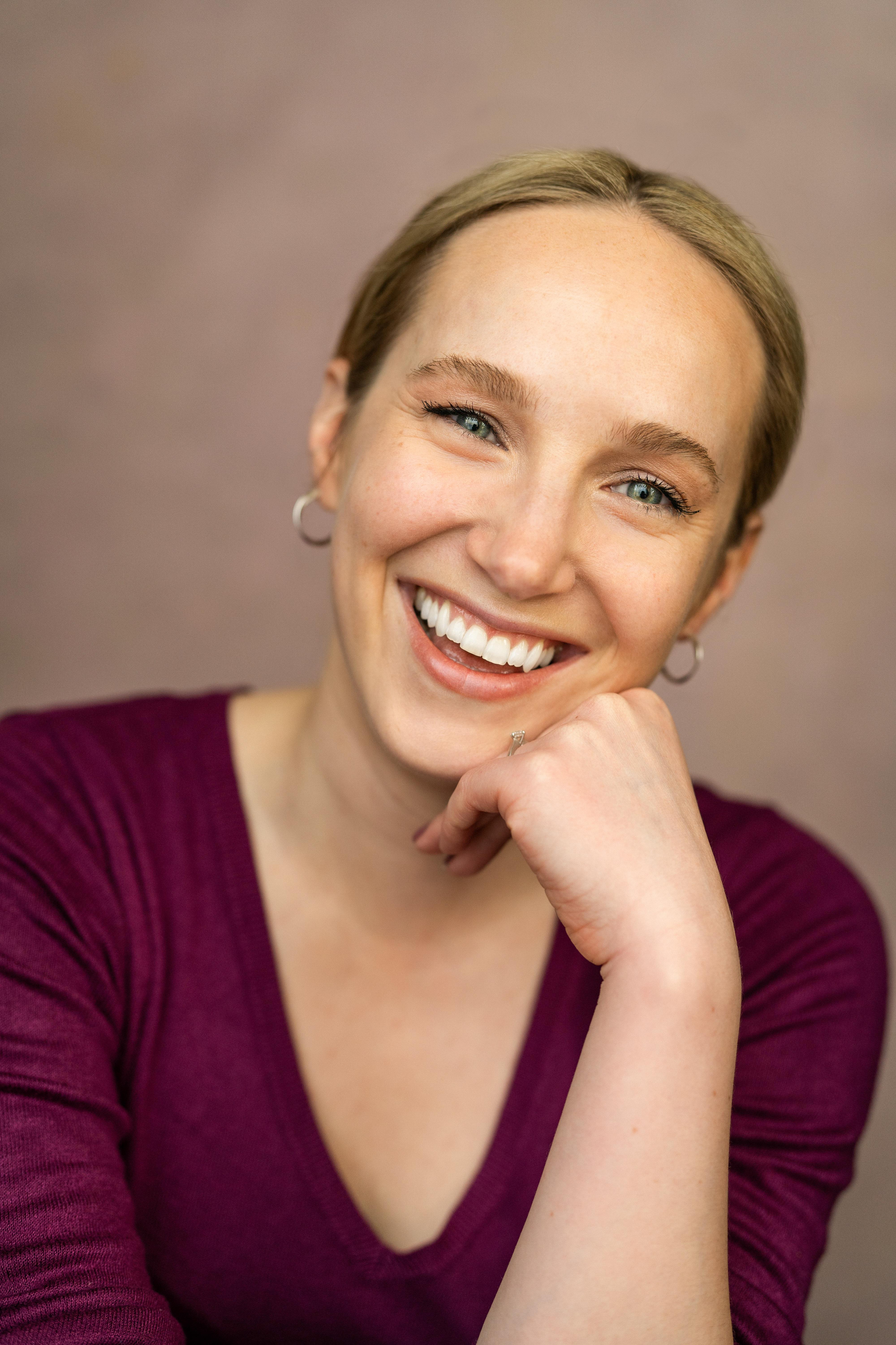 actor Sarah John large photo