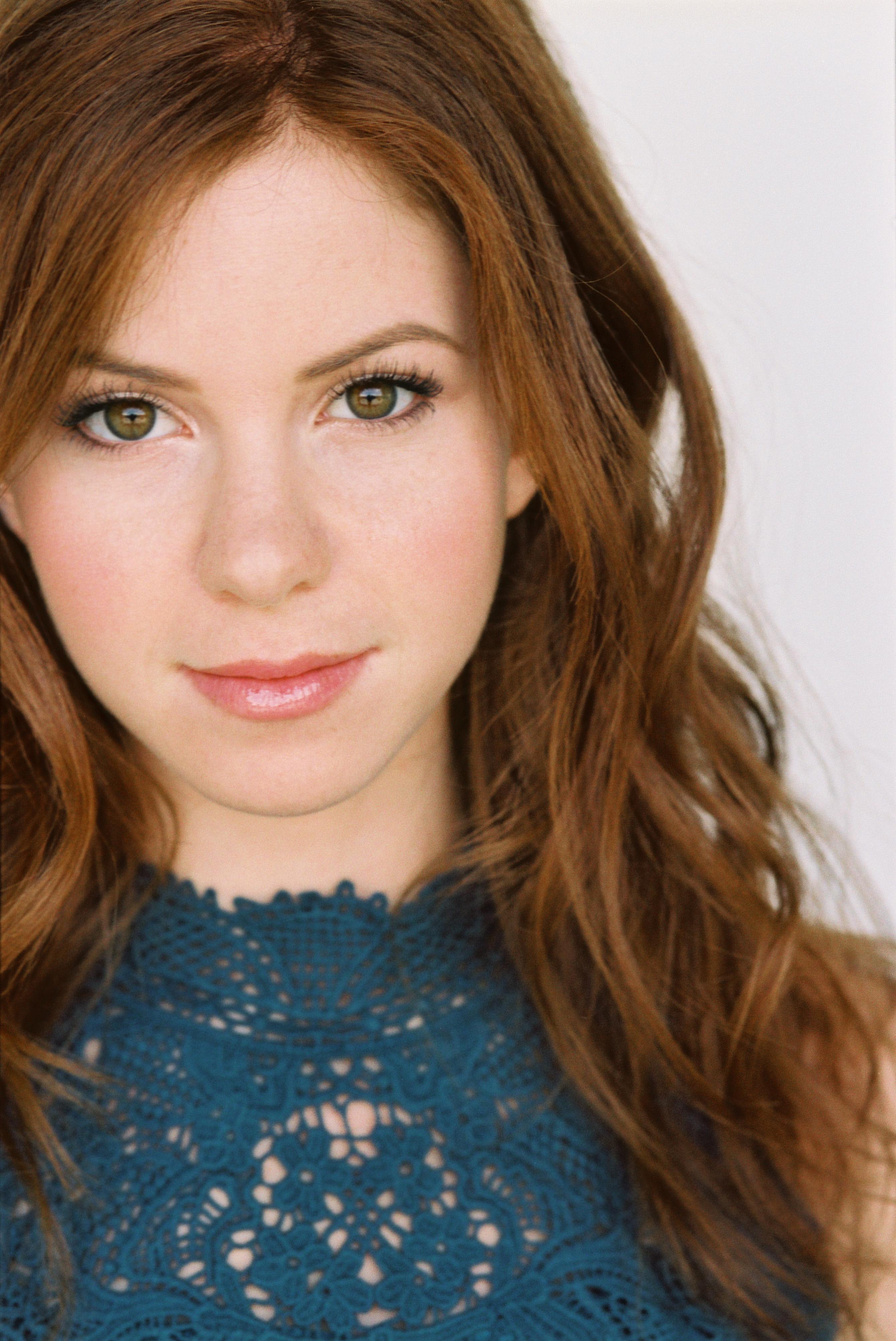 actor Alison Woods large photo