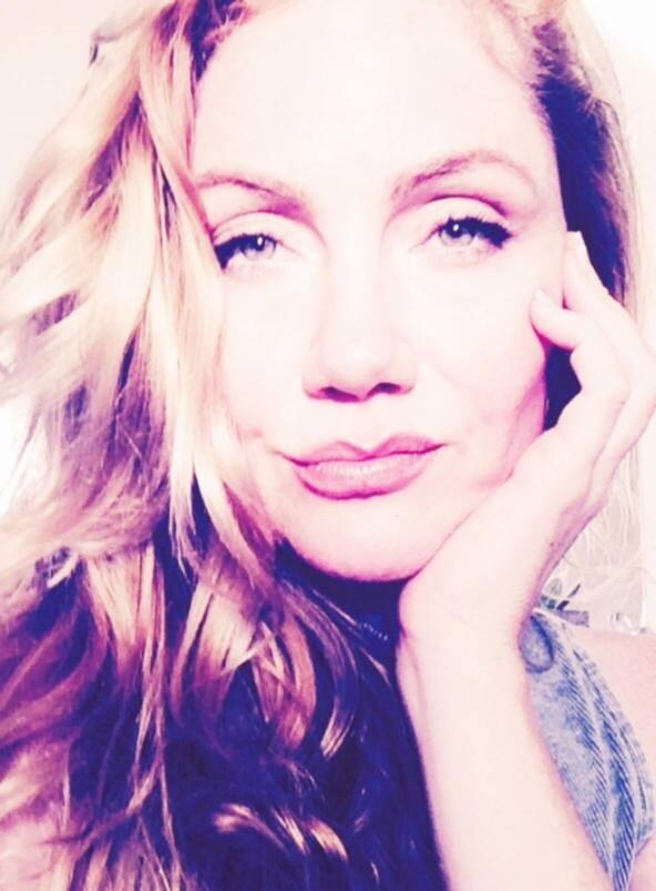 actor Beth Rollan large photo