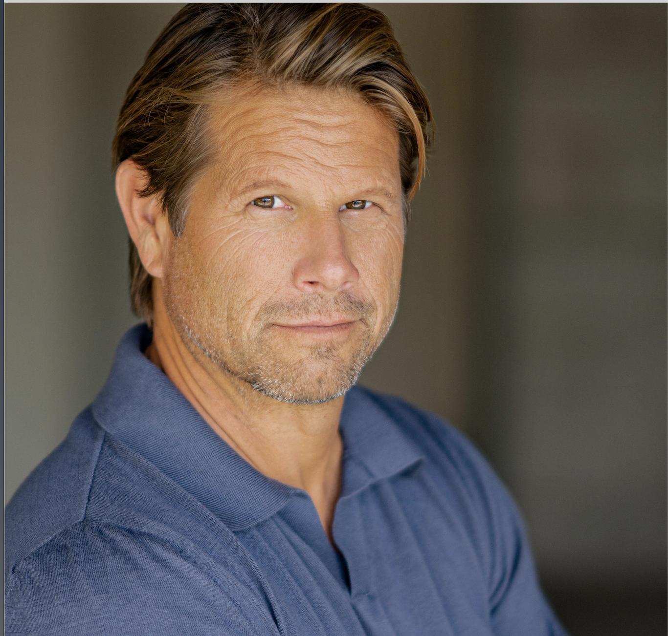 actor Derek Grauer large photo