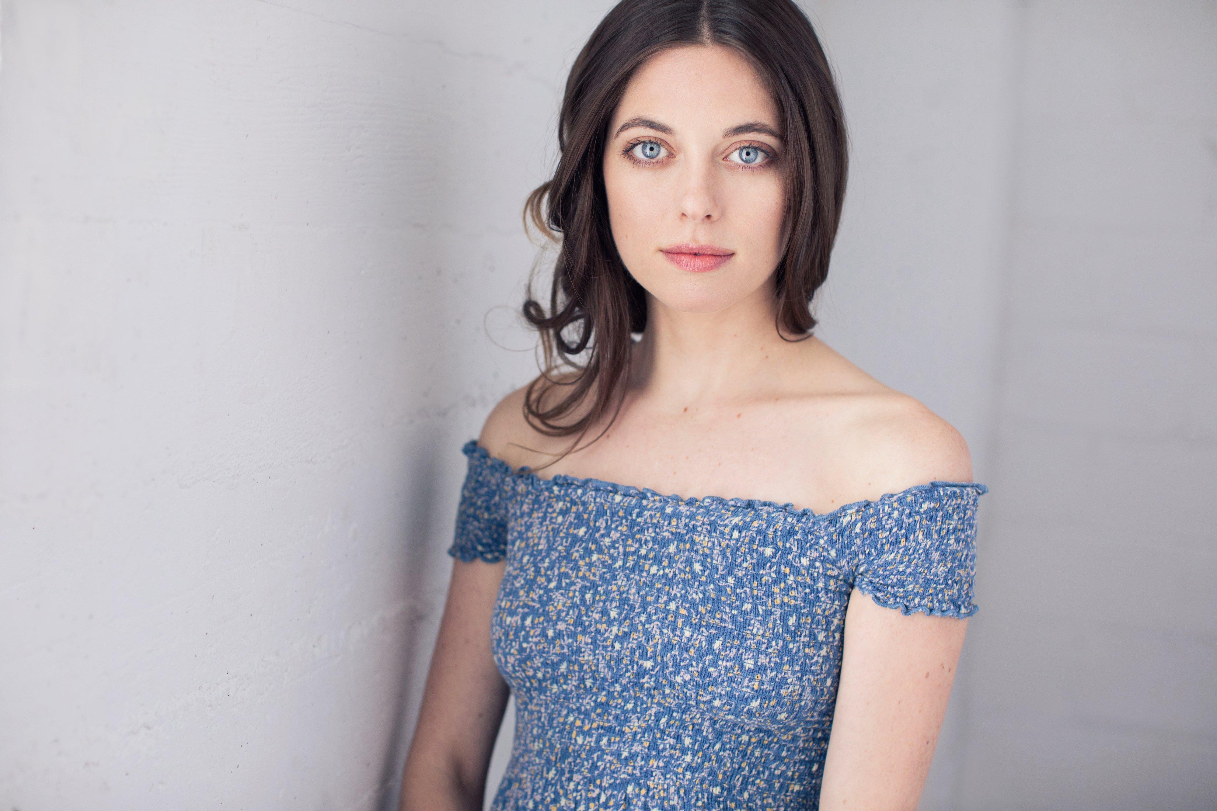 actor Siri Miller large photo