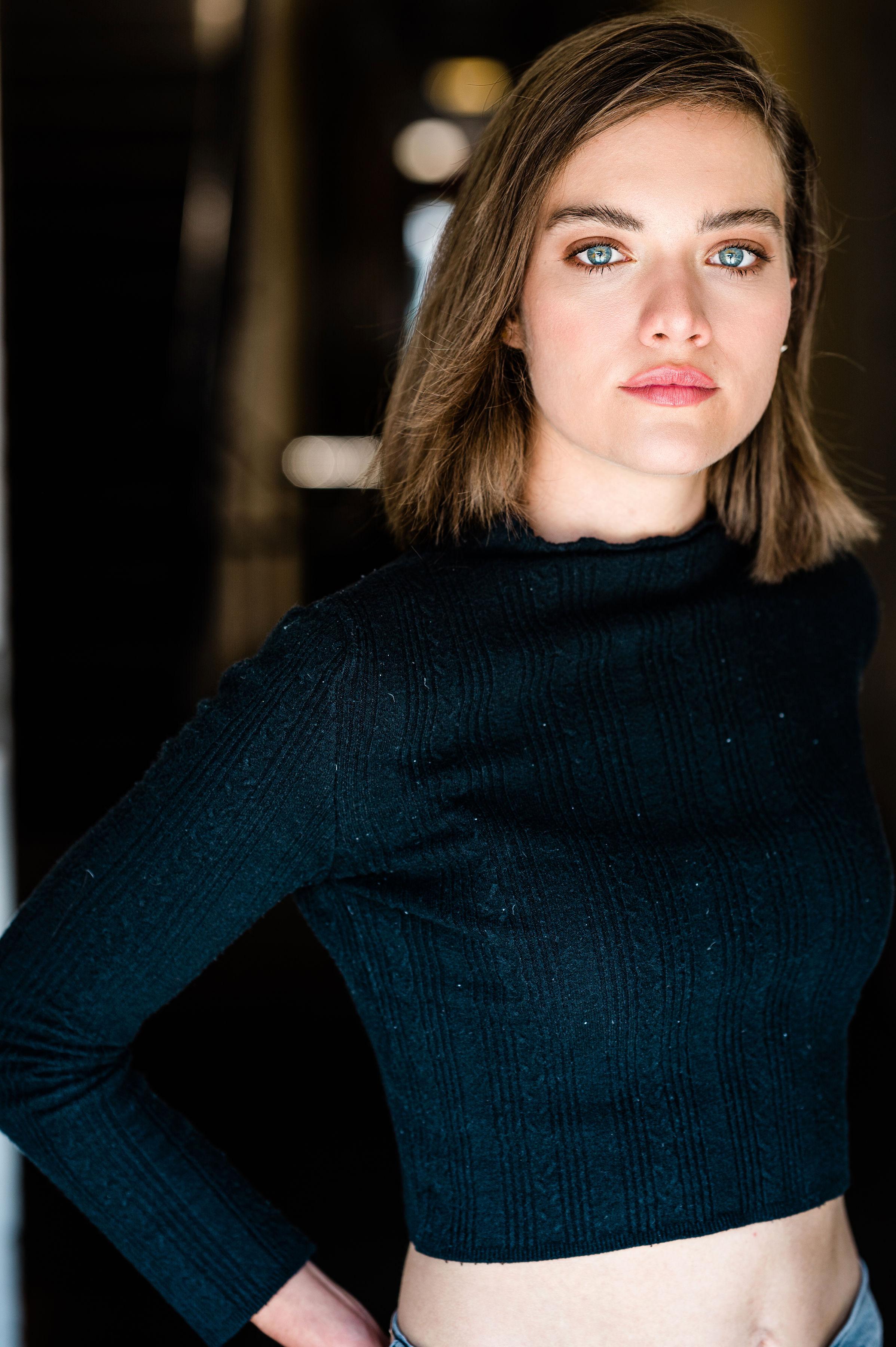 actor Kayla Carlson large photo