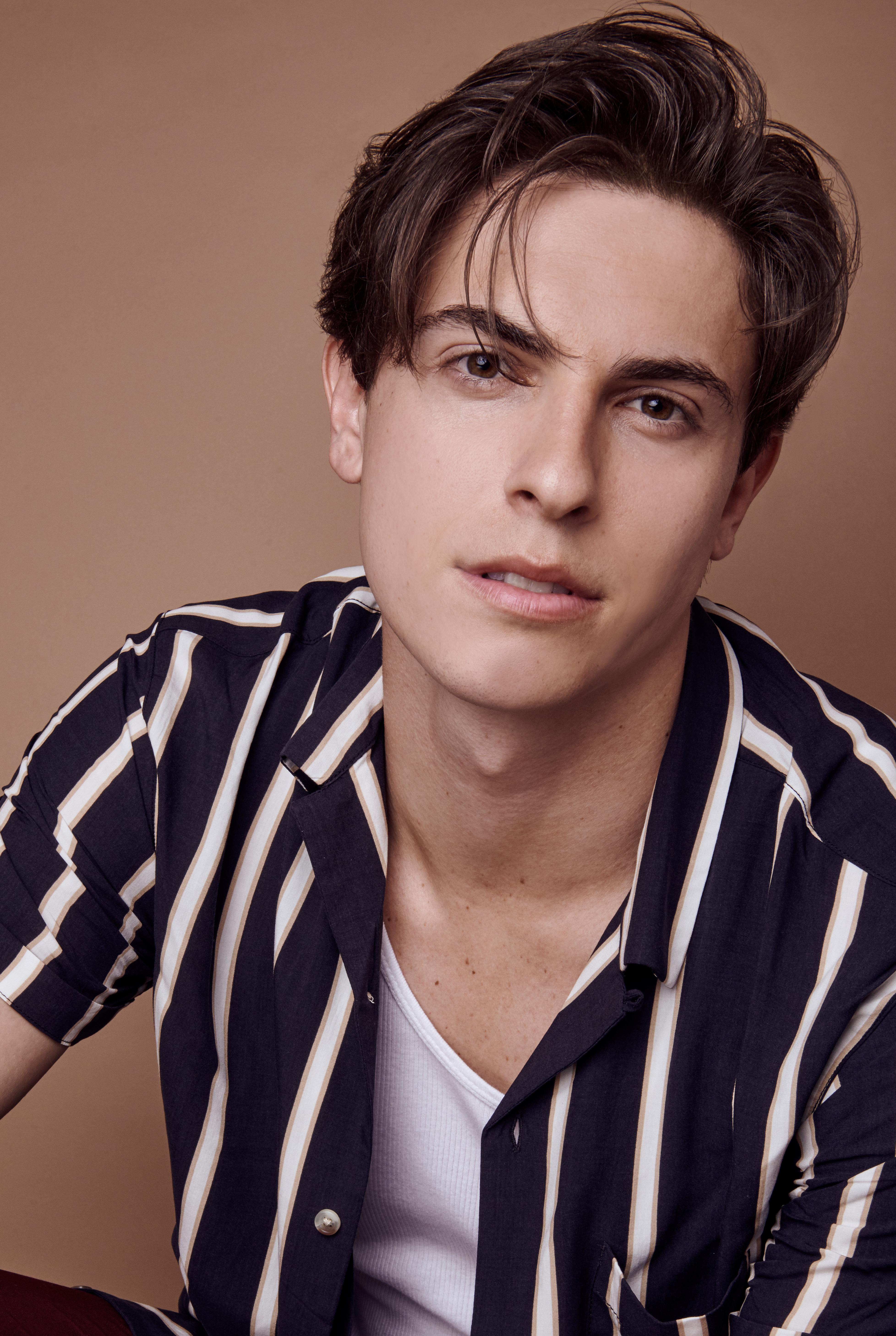 actor Derek Klena large photo