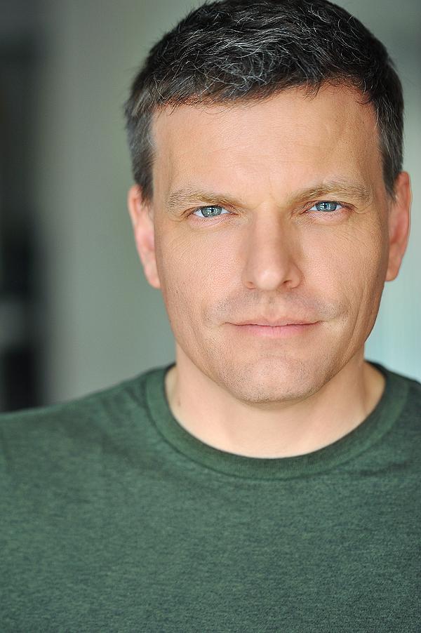 actor Weetus Cren large photo