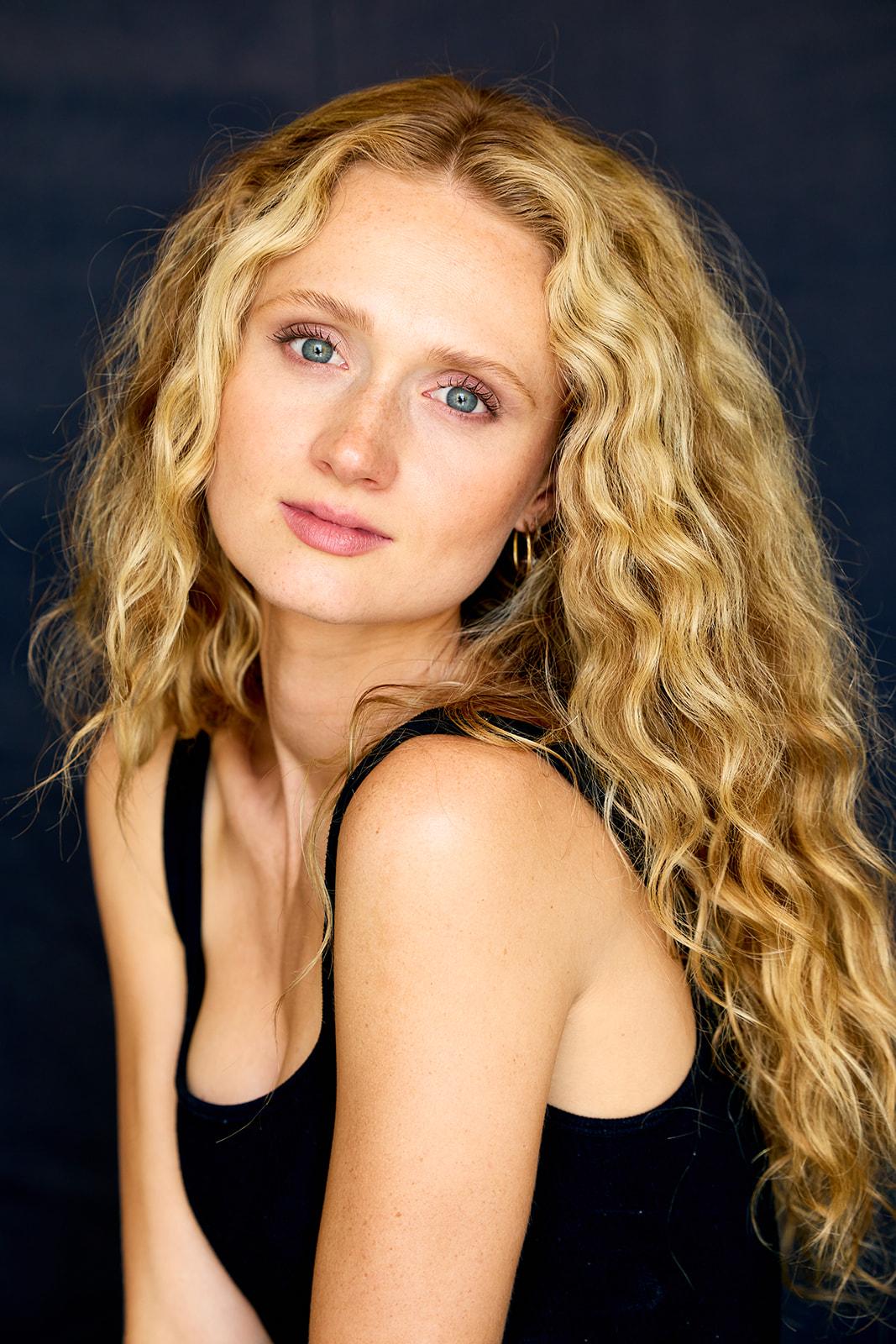 actor Saydee Dickinson large photo