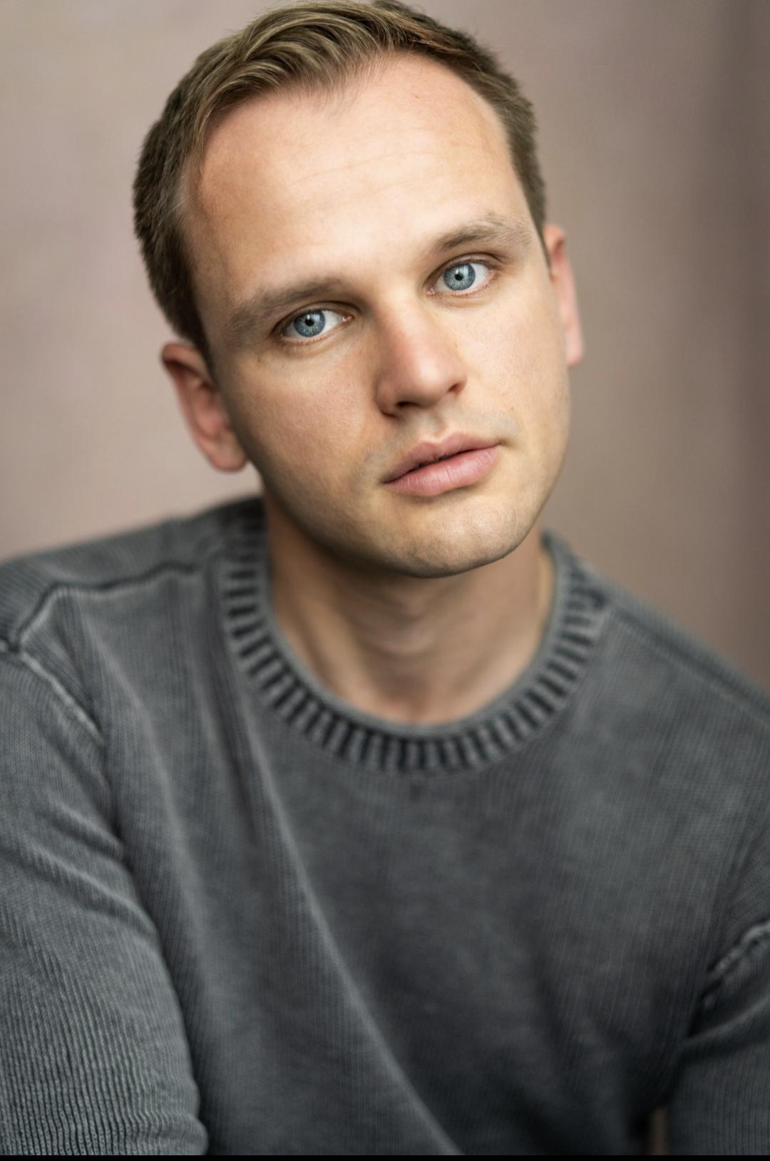 actor Dominic Weatherill large photo