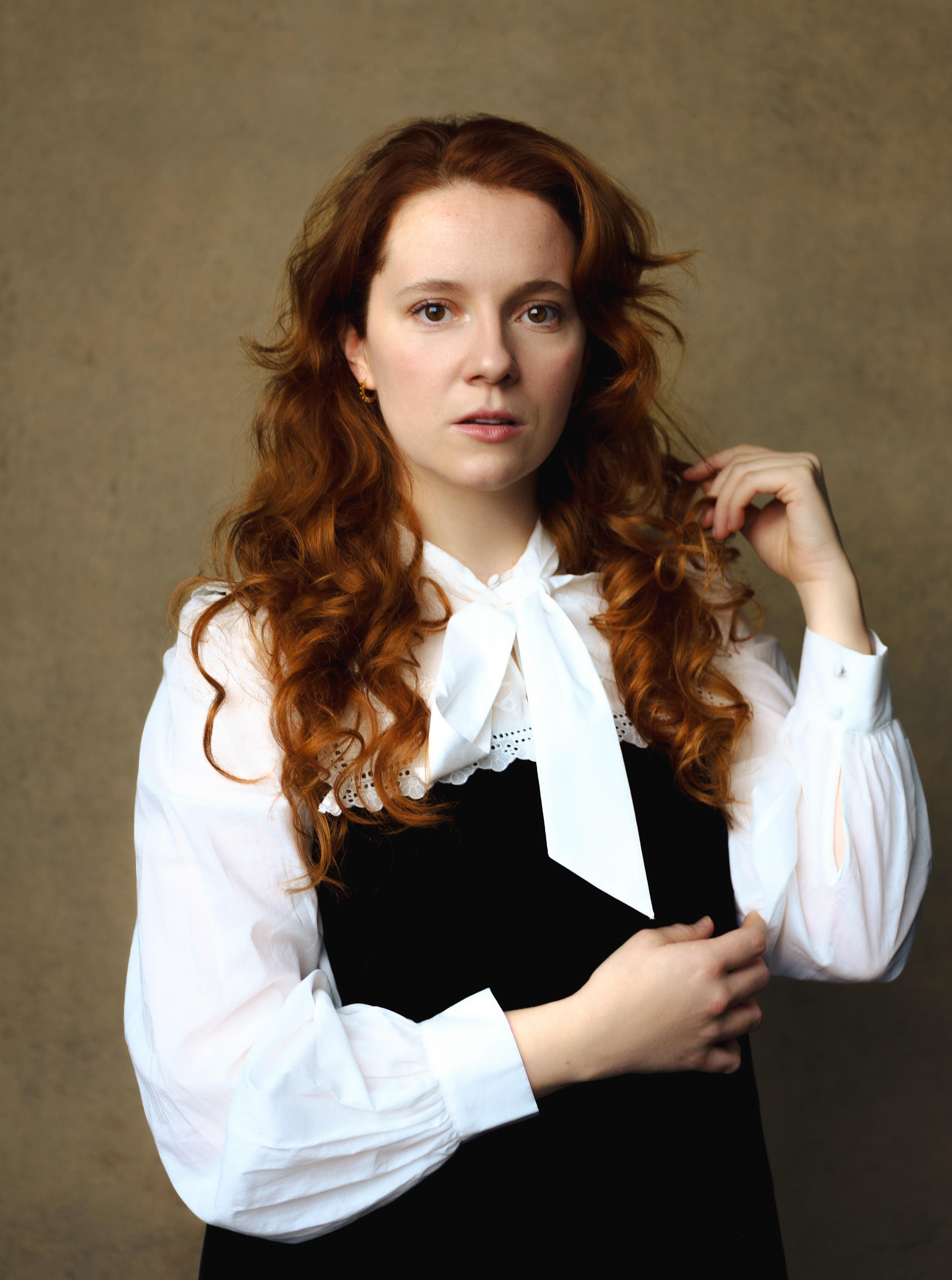 actor Jessica Hardwick large photo