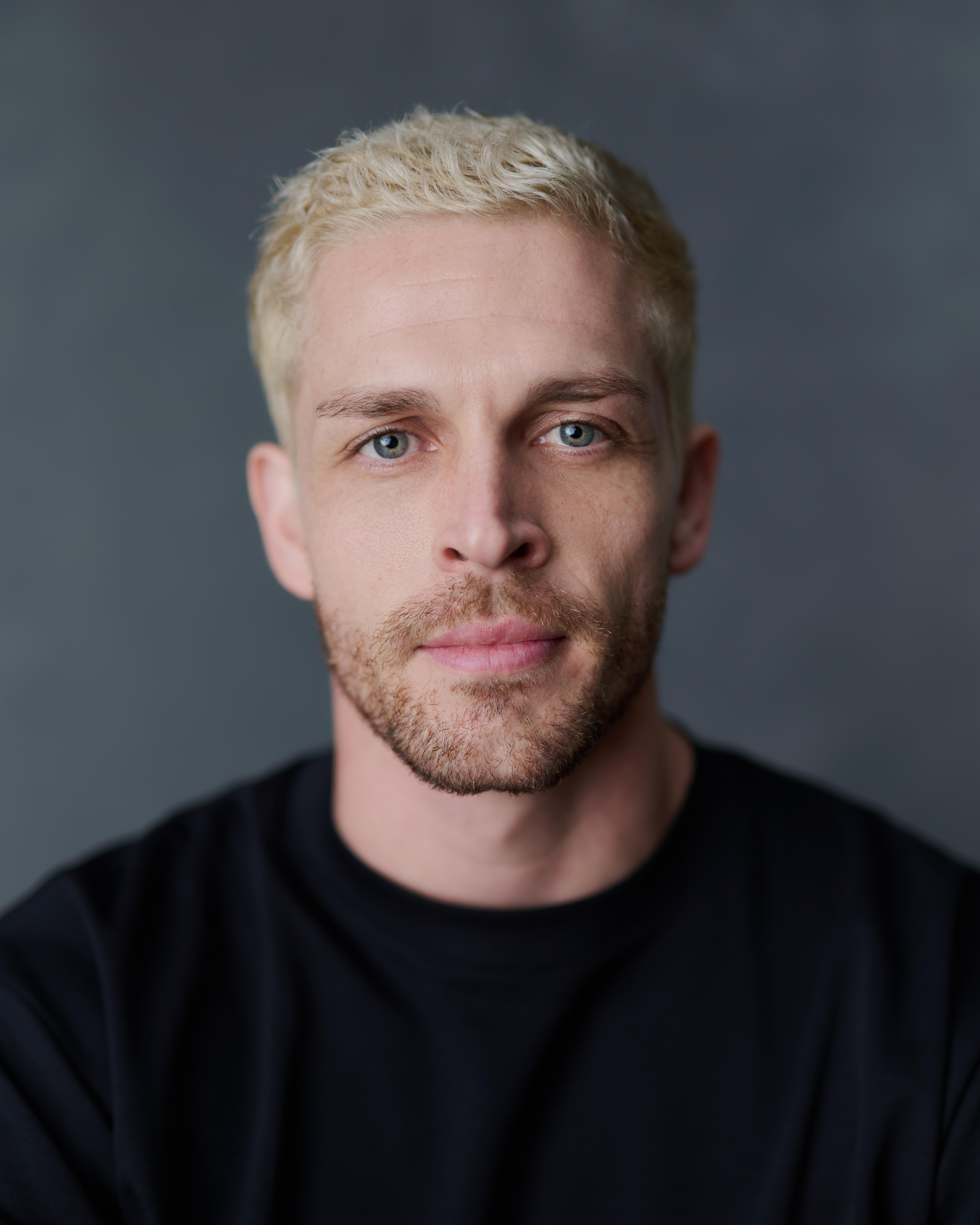 actor Wade Briggs large photo