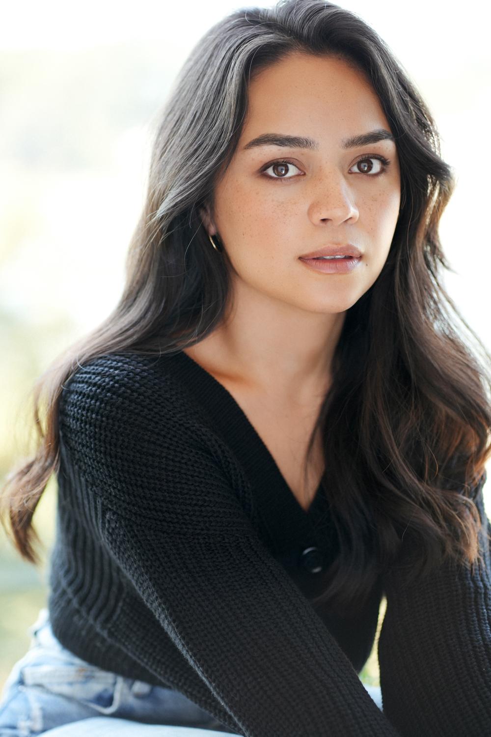 actor Kaitlyn Santa Juana large photo