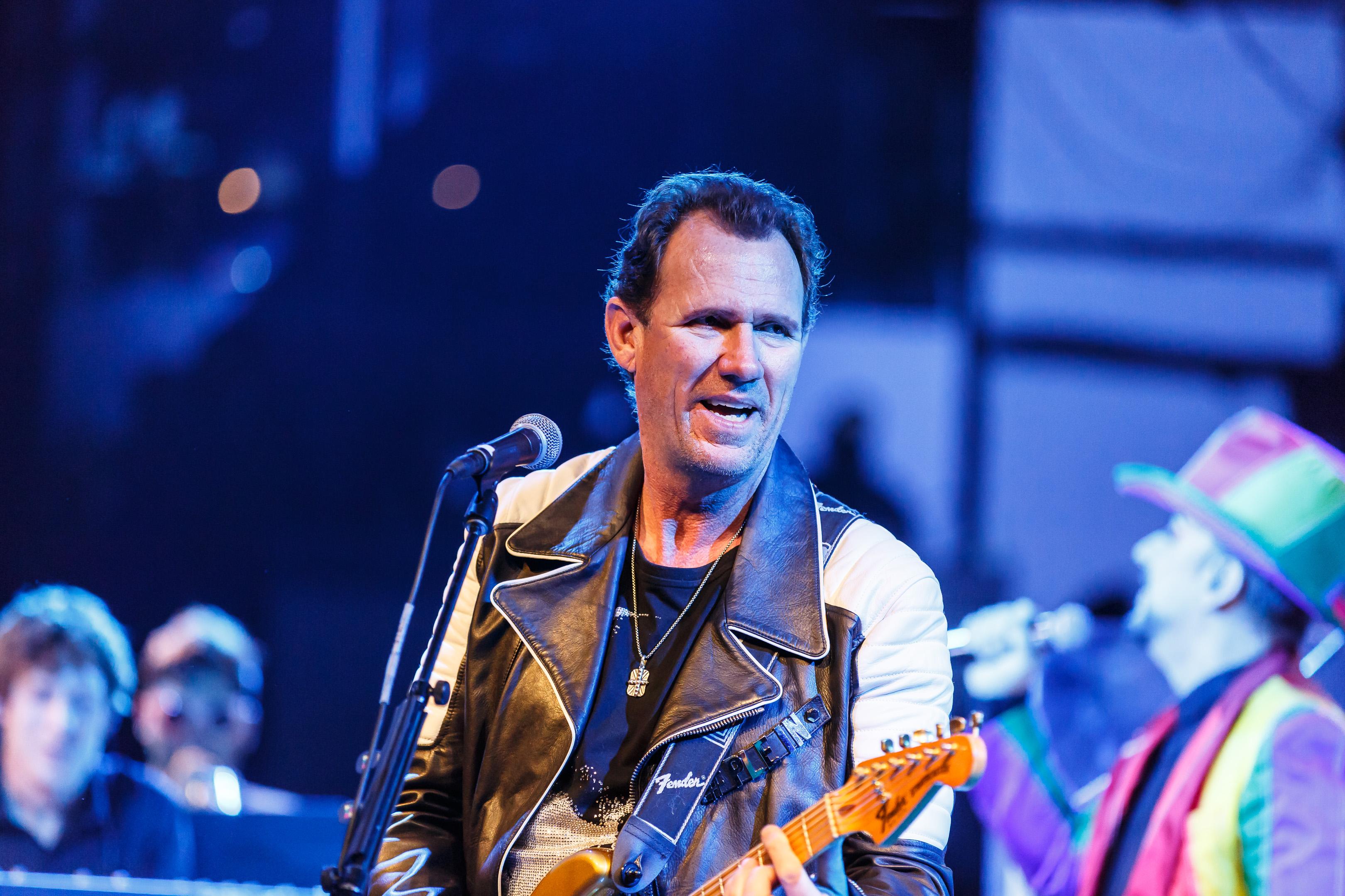 actor Roy Hay large photo