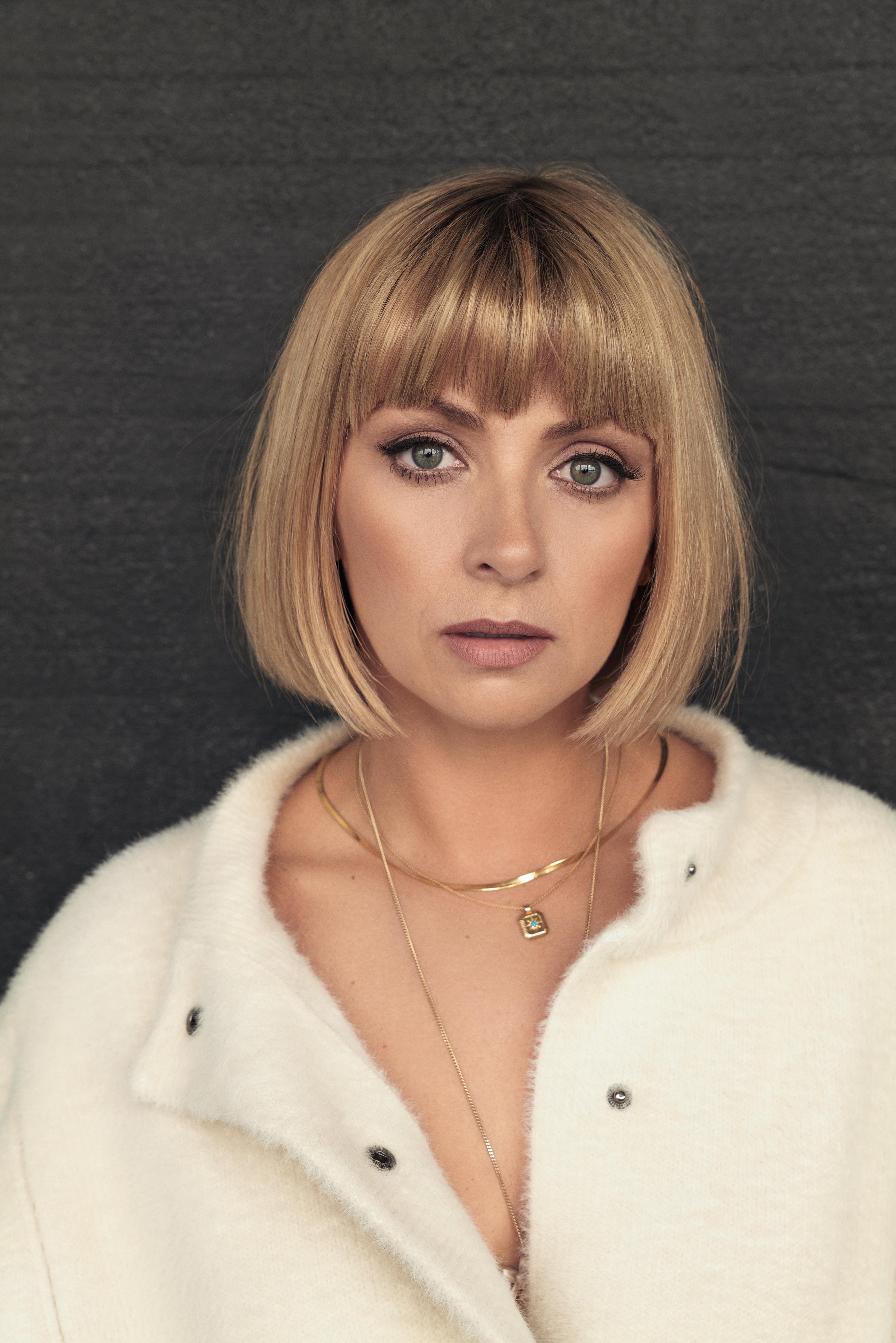 actor Lisa McGrillis large photo