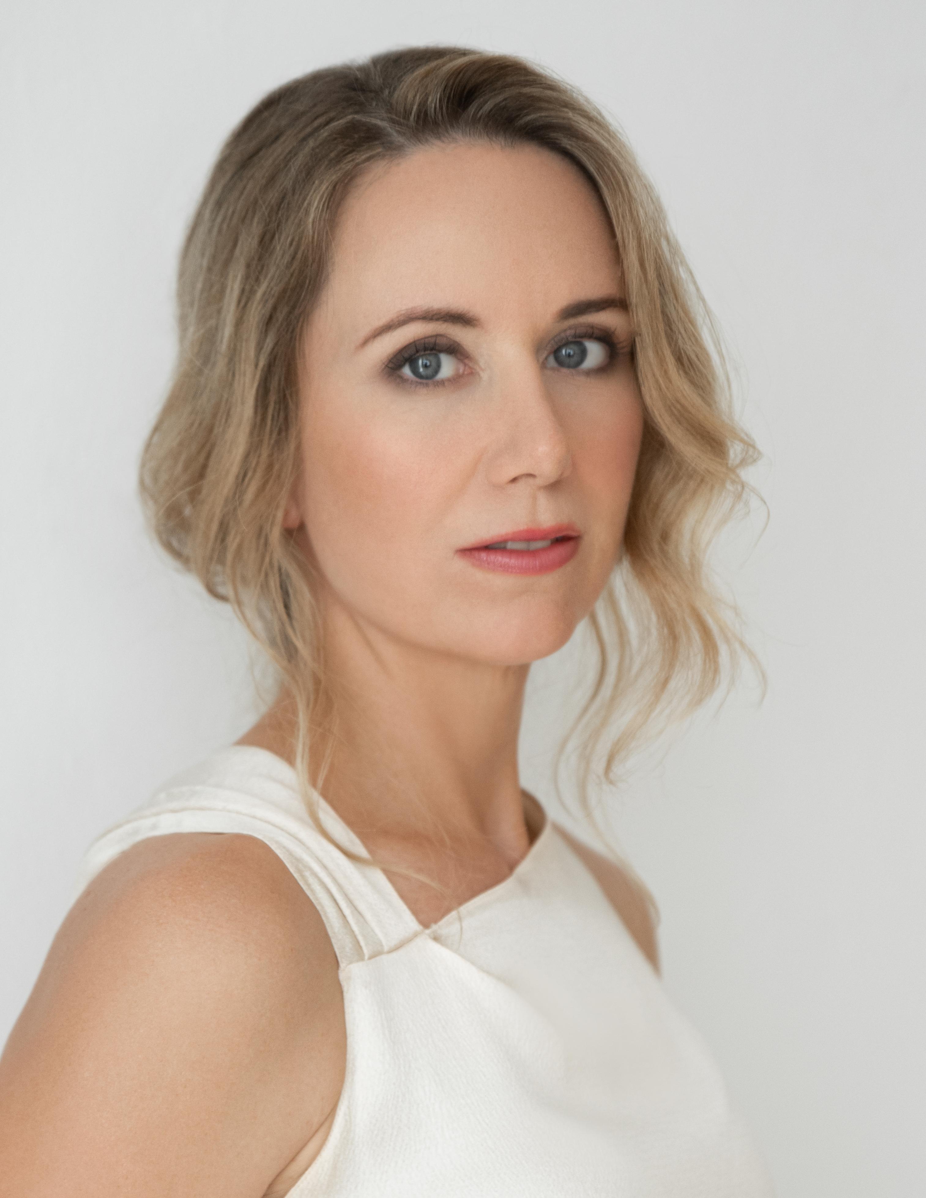 actor Laura Ault large photo