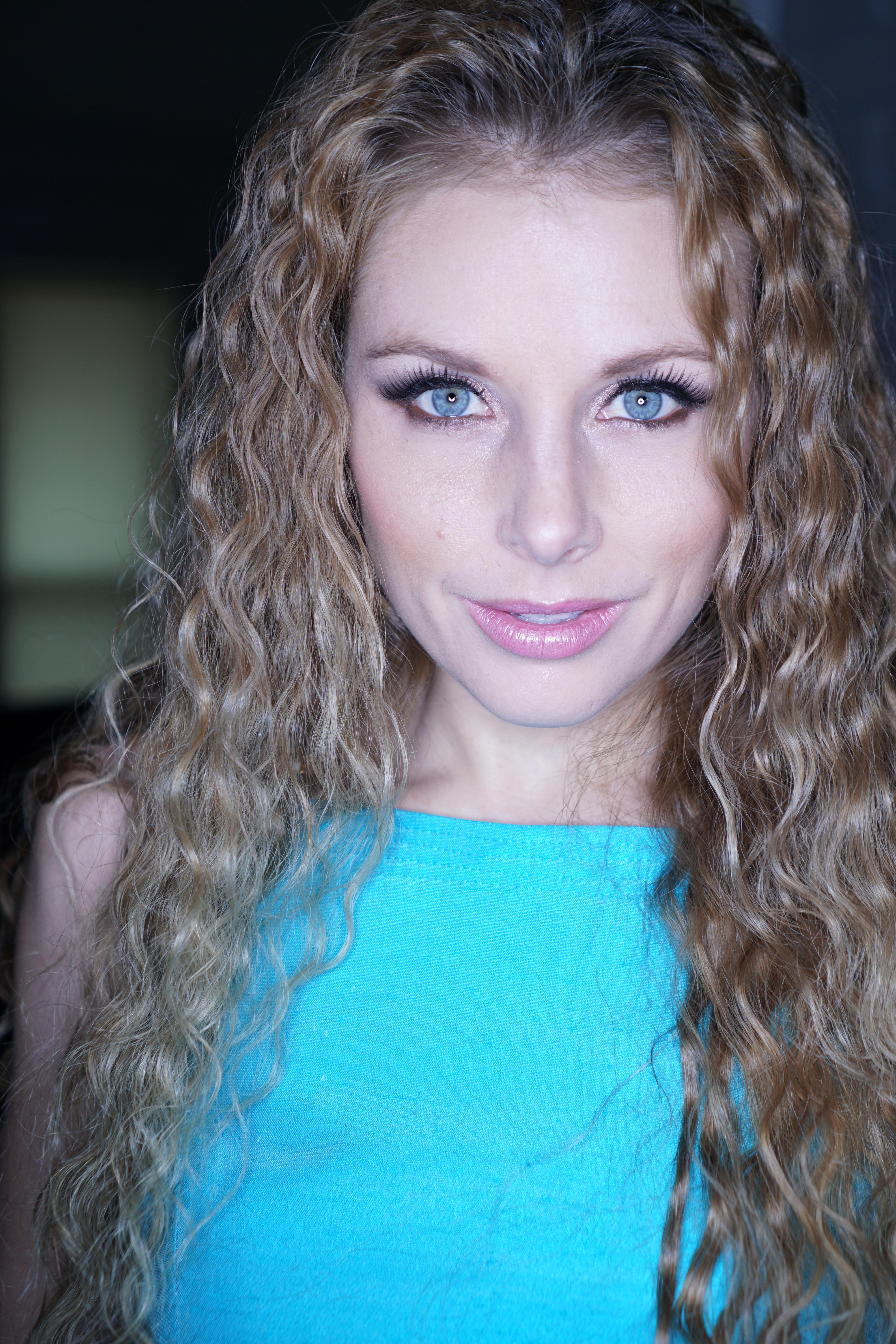 actor Mercedes Peterson large photo