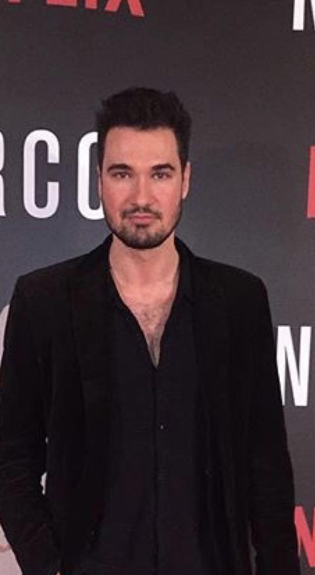 actor Ren Burttet large photo