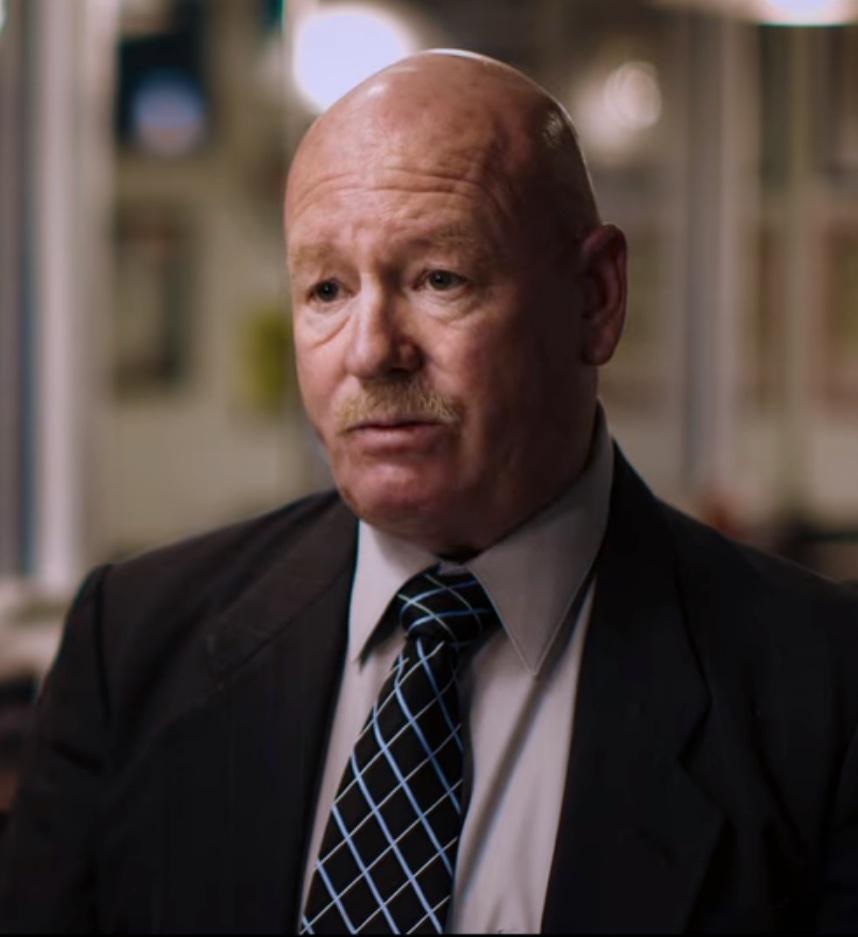 actor Rob Henderson large photo