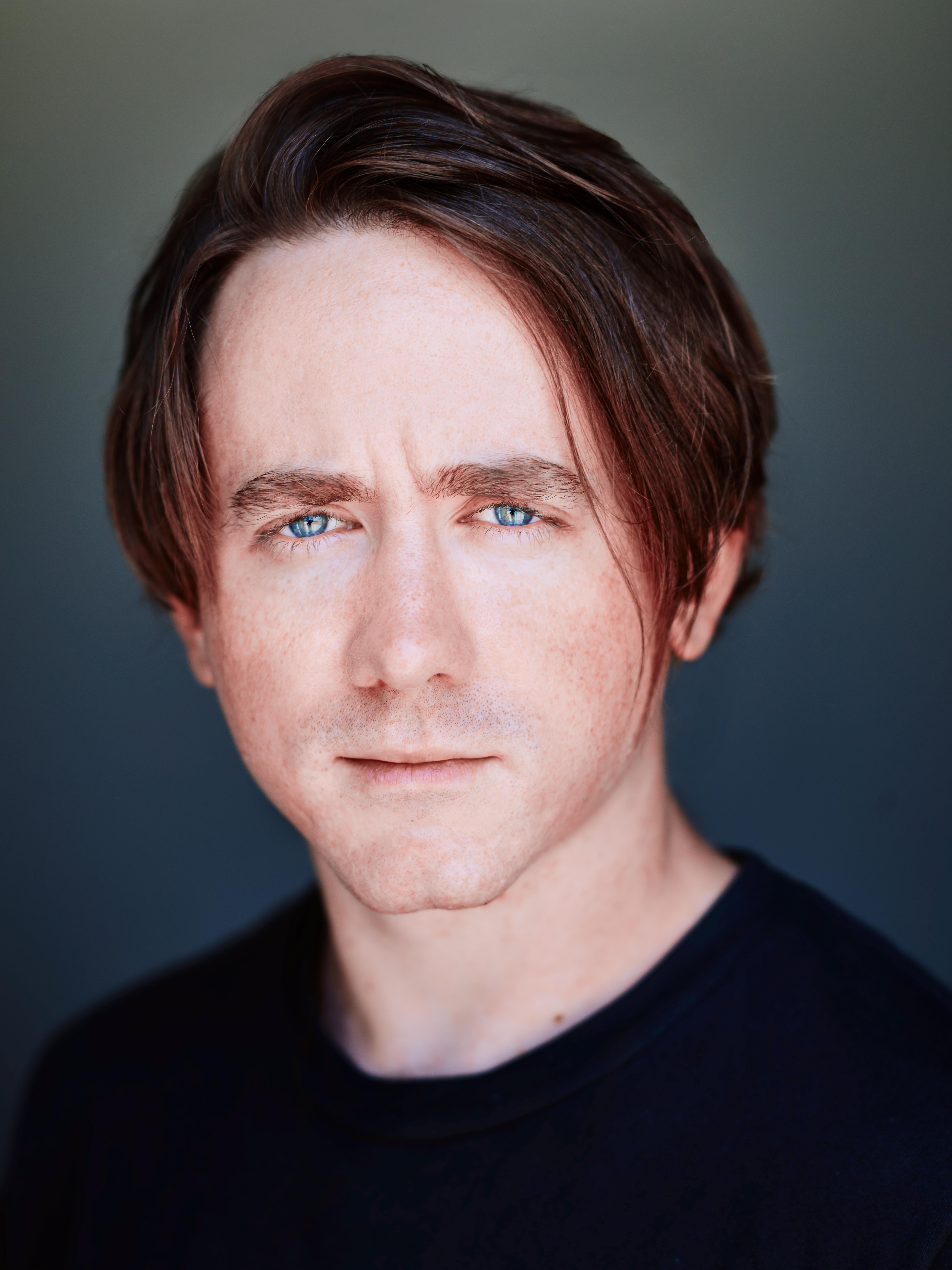 actor Simon Lees large photo