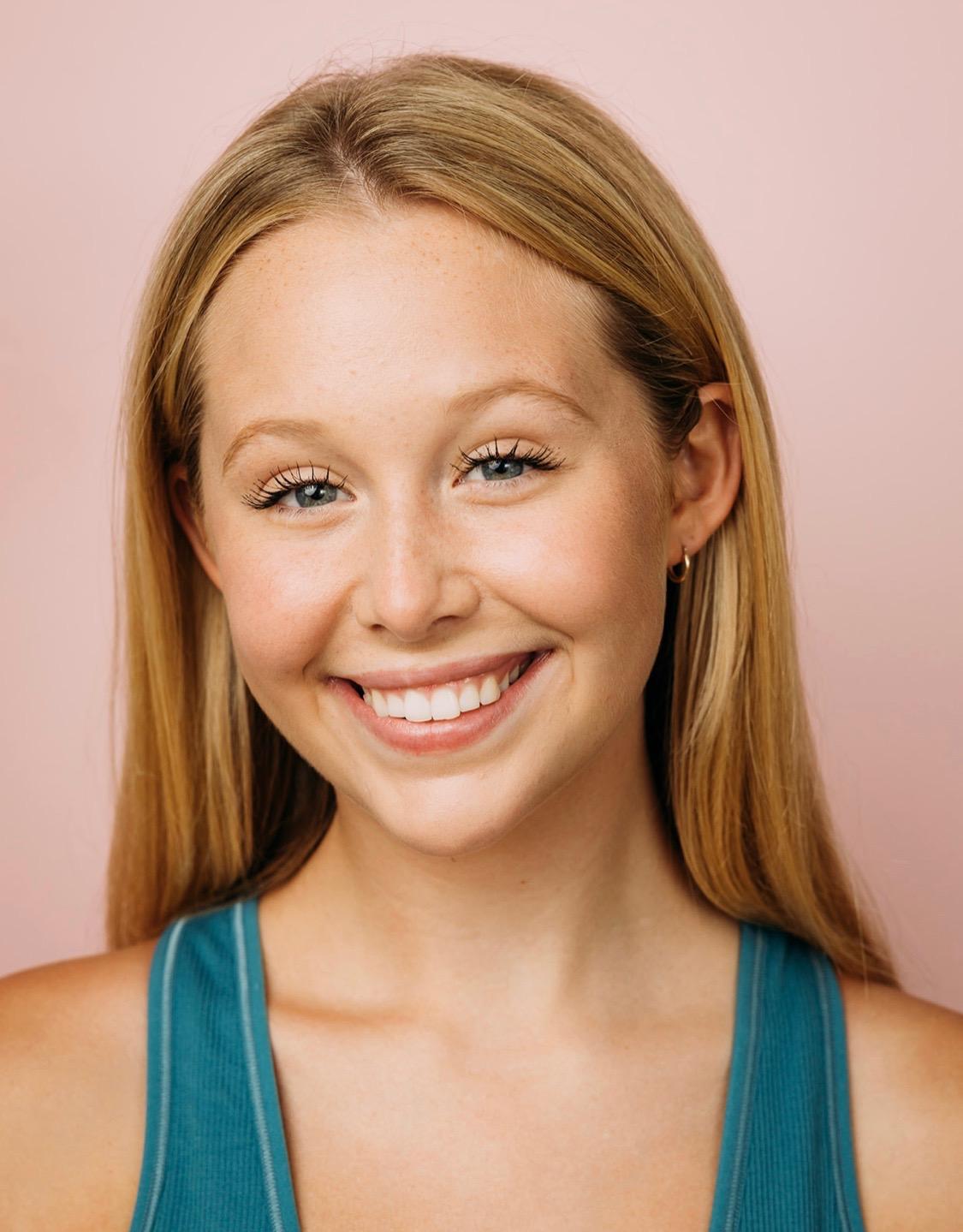 actor Miranda McKeon large photo