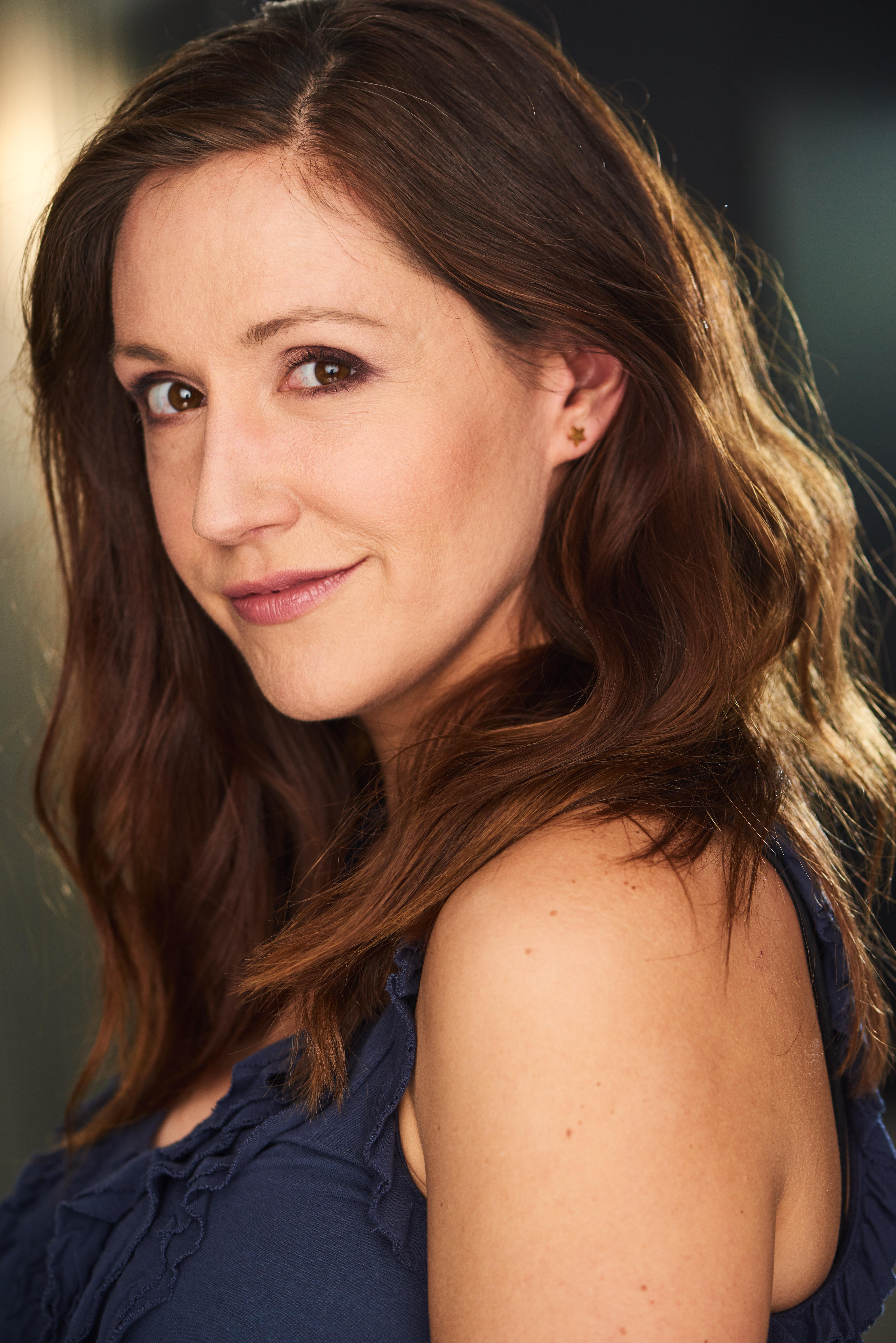 actor Kelly Vrooman large photo