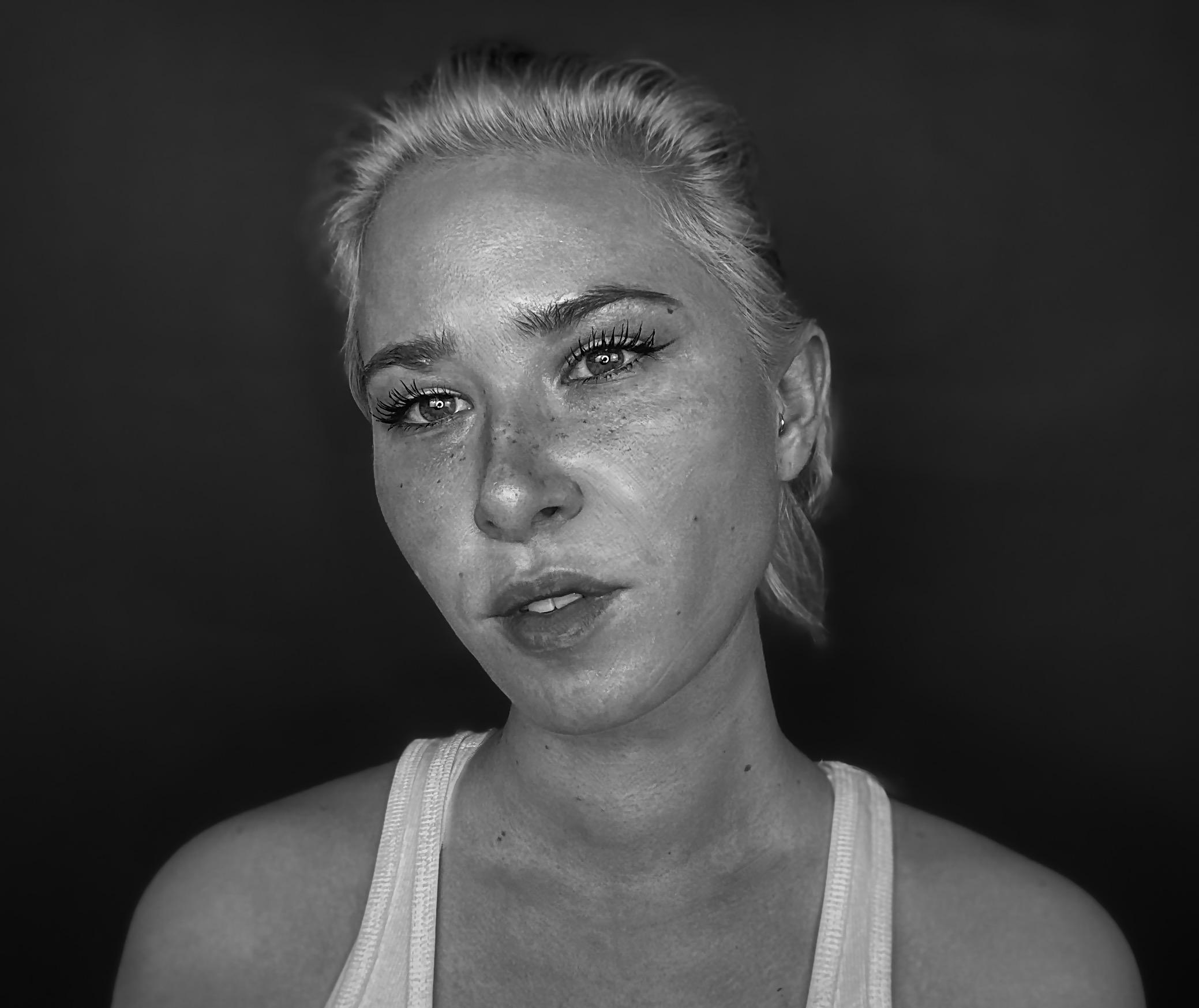 actor Adrienne Rose Bengtsson large photo