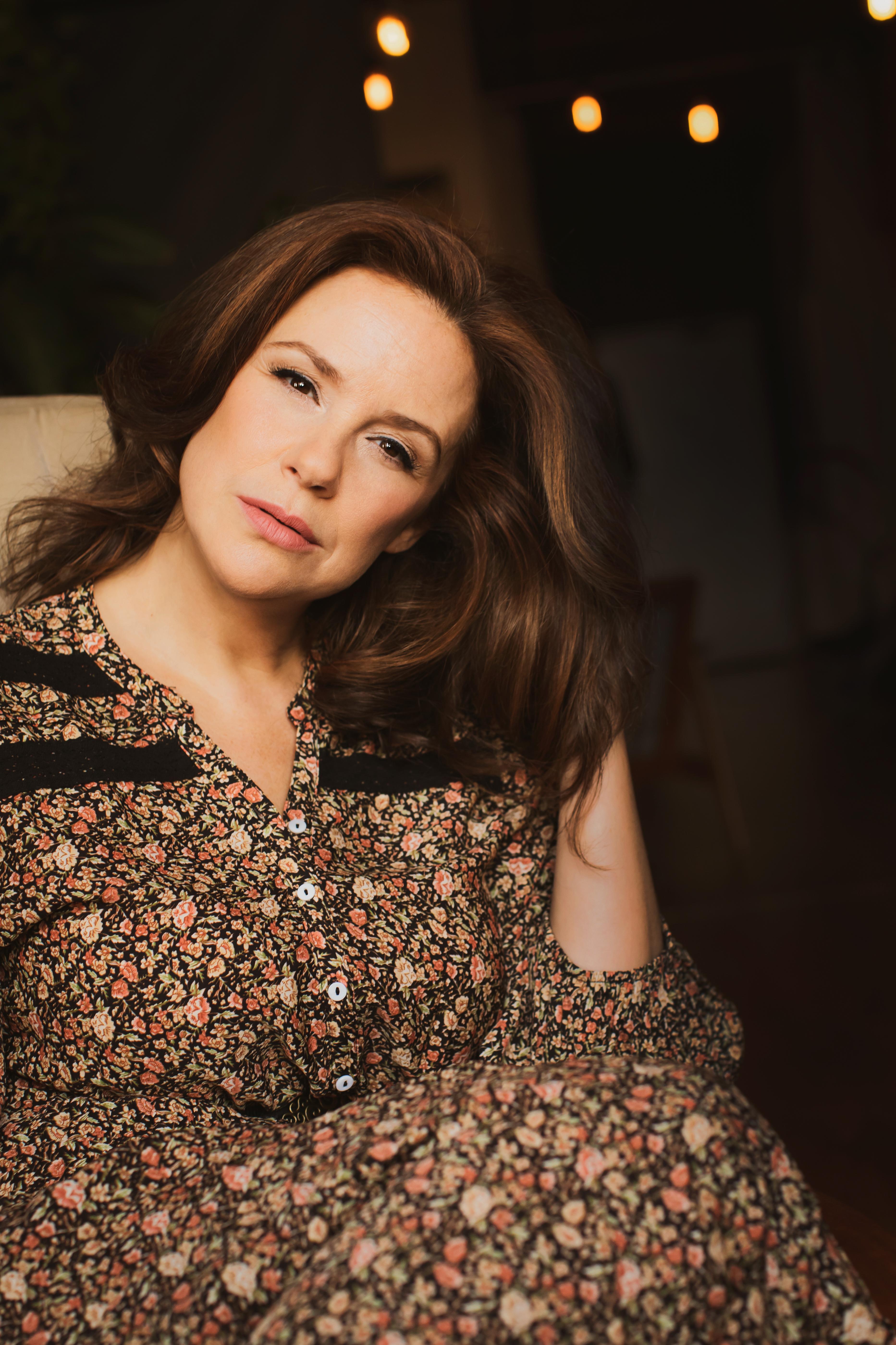 actor Angela Besharah large photo