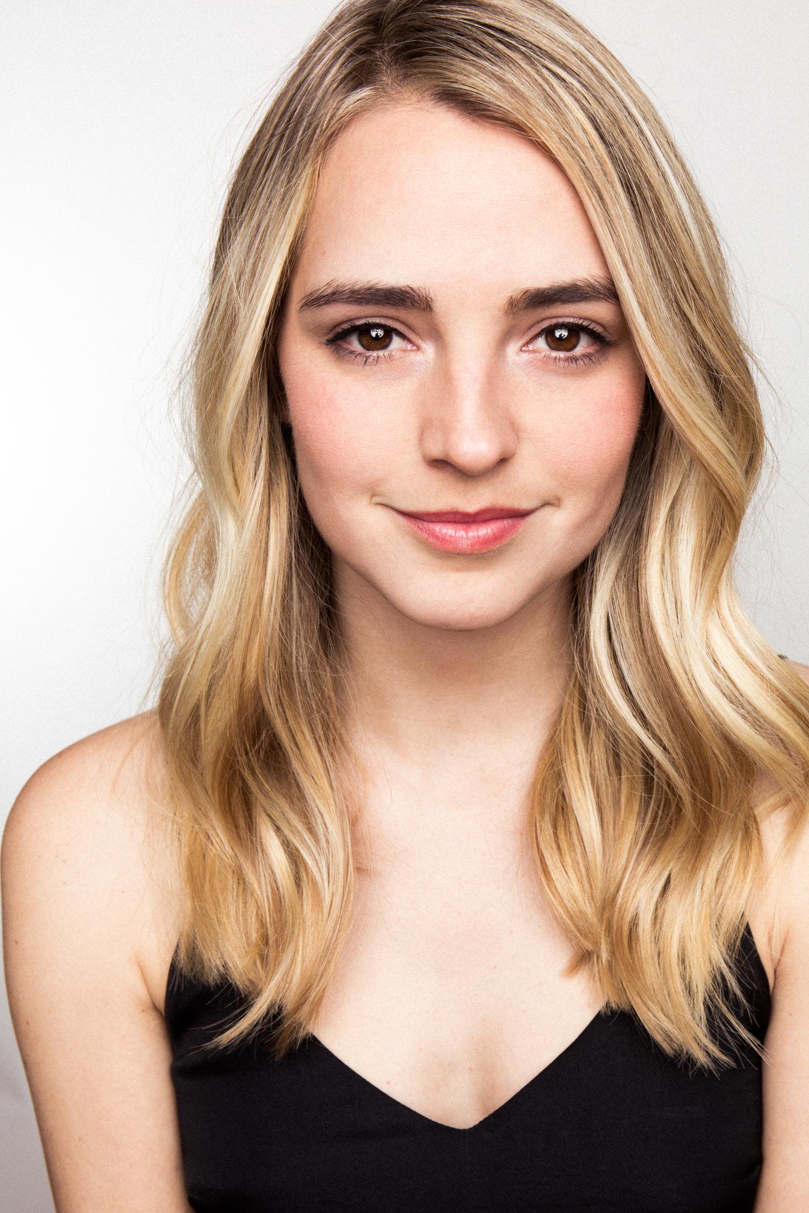actor Katelyn Tarver large photo