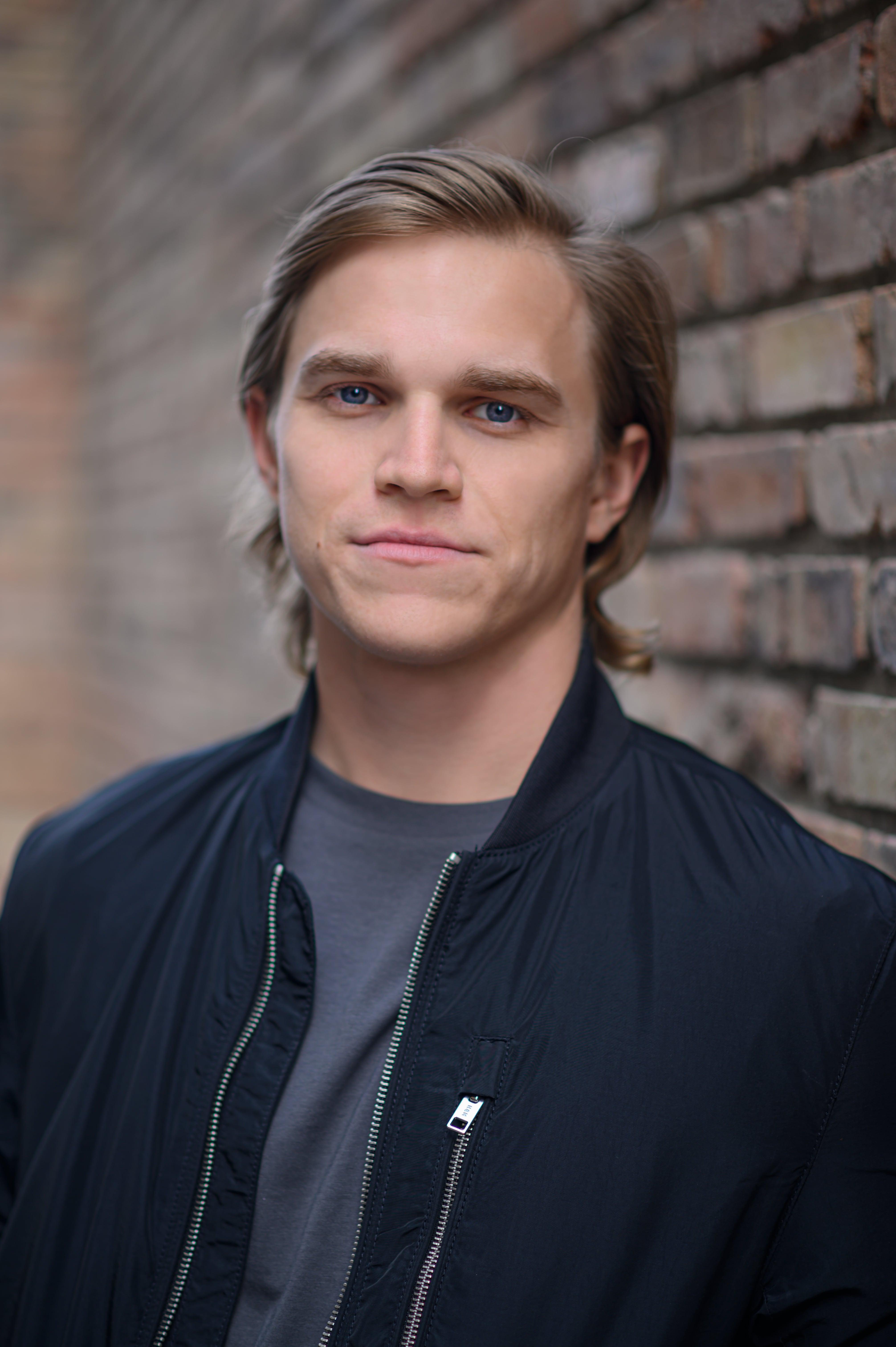 actor Ken Ashton large photo