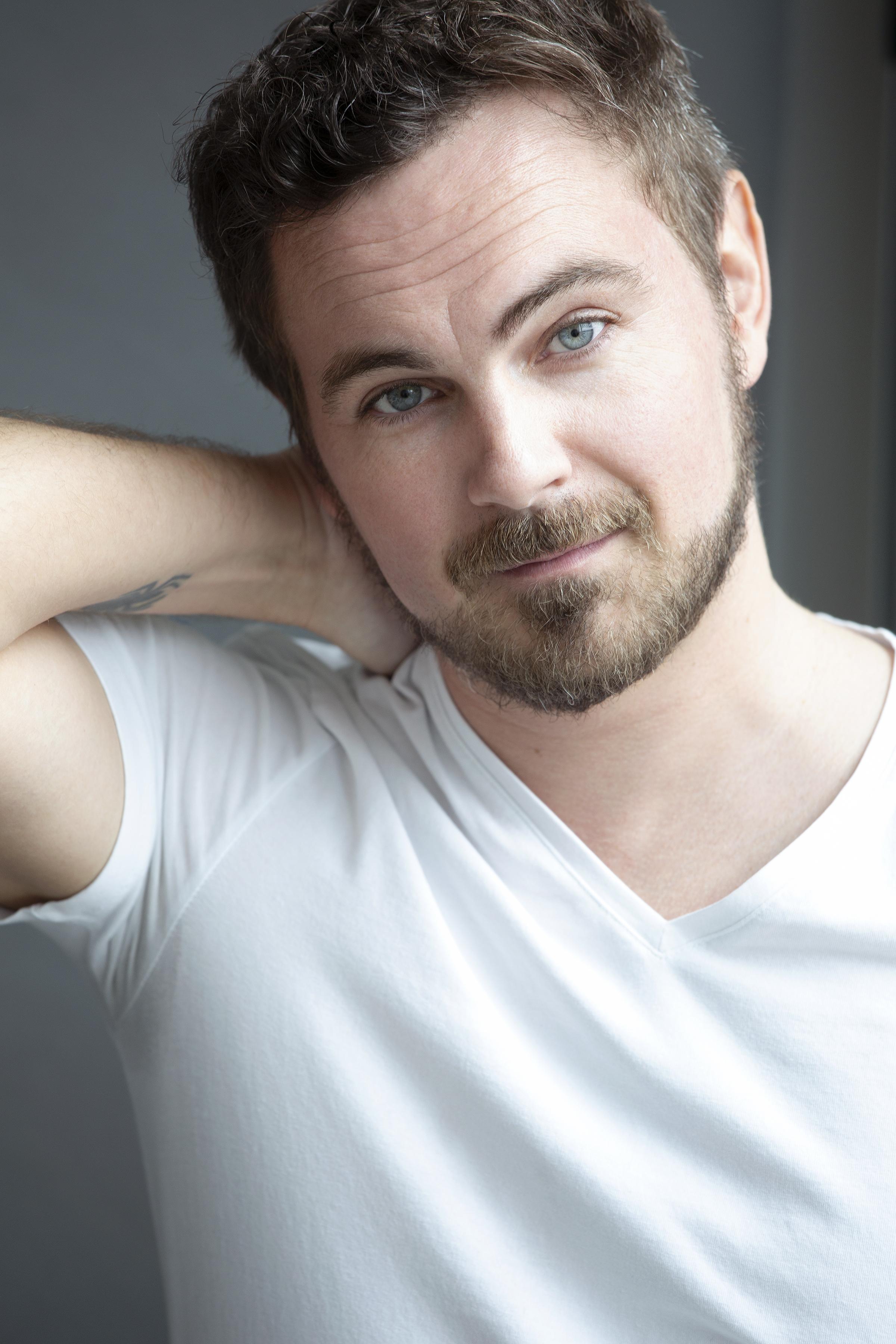 actor Adam Langton large photo