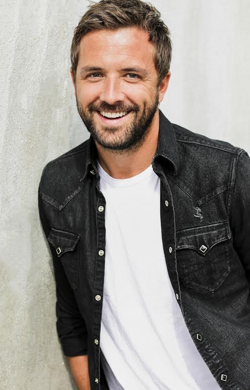 actor Darren McMullen large photo